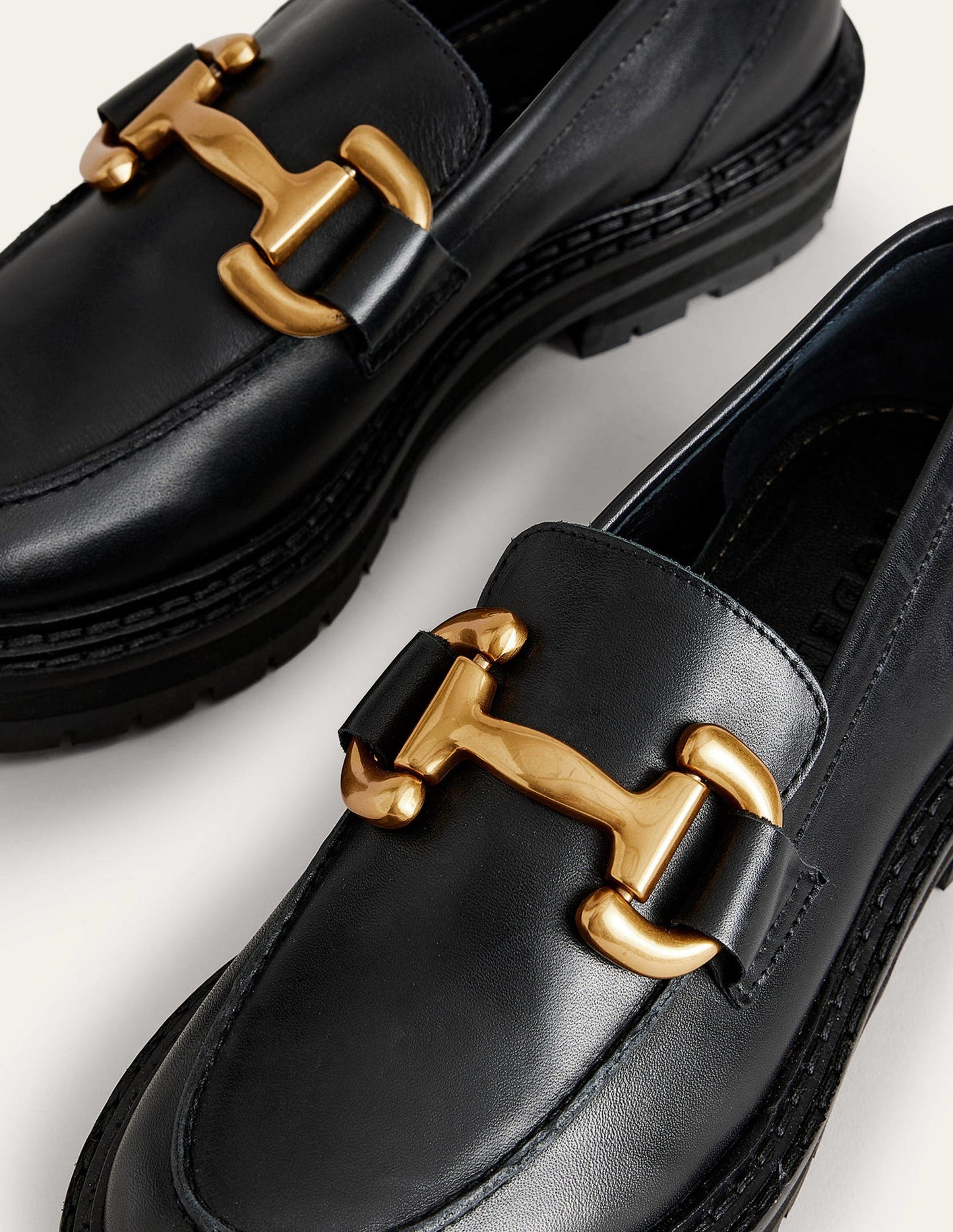 Iris Loafer mit breiter Sohle und Trensendetail-Schwarz Boxcalf-Leder
