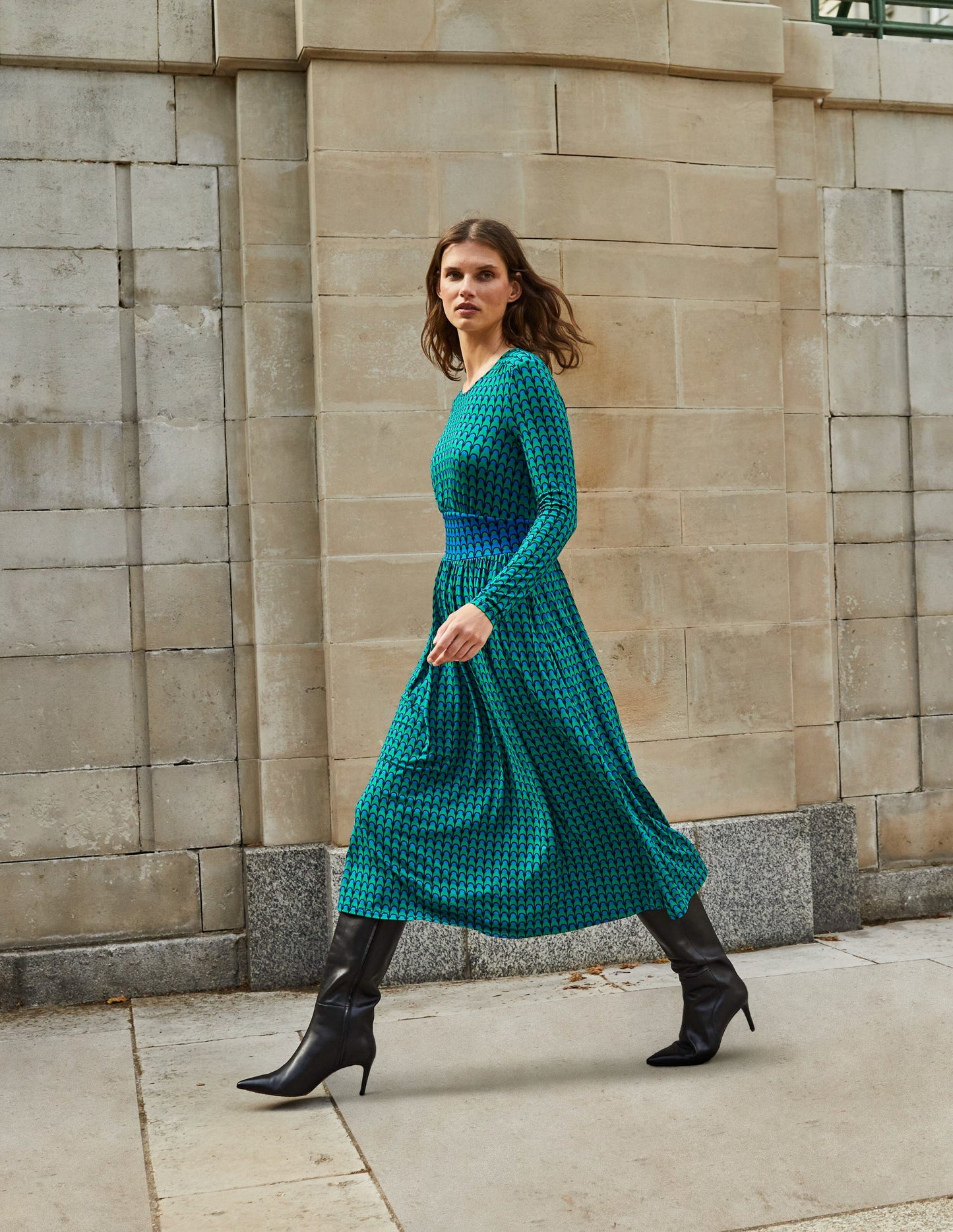 Thea Jersey-Midikleid mit langen Ärmeln-Veridiangrün, Geo-Charm