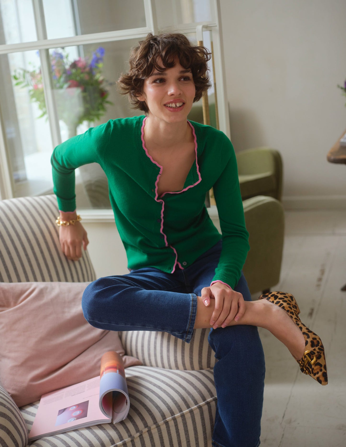 Merino-Strickjacke mit Muschelsaum-Wiesengrün