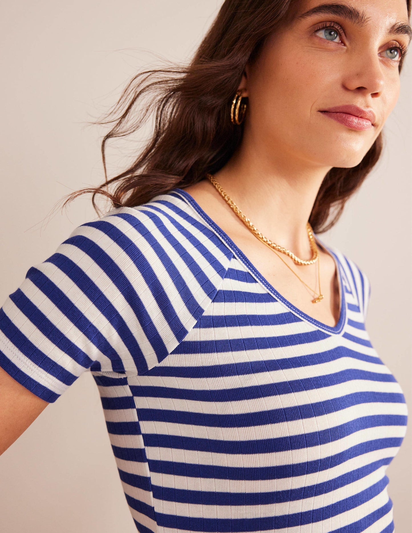 Ada Gestreiftes T-Shirt mit Rippstruktur-Lapisblau, Naturweiß Gestreift