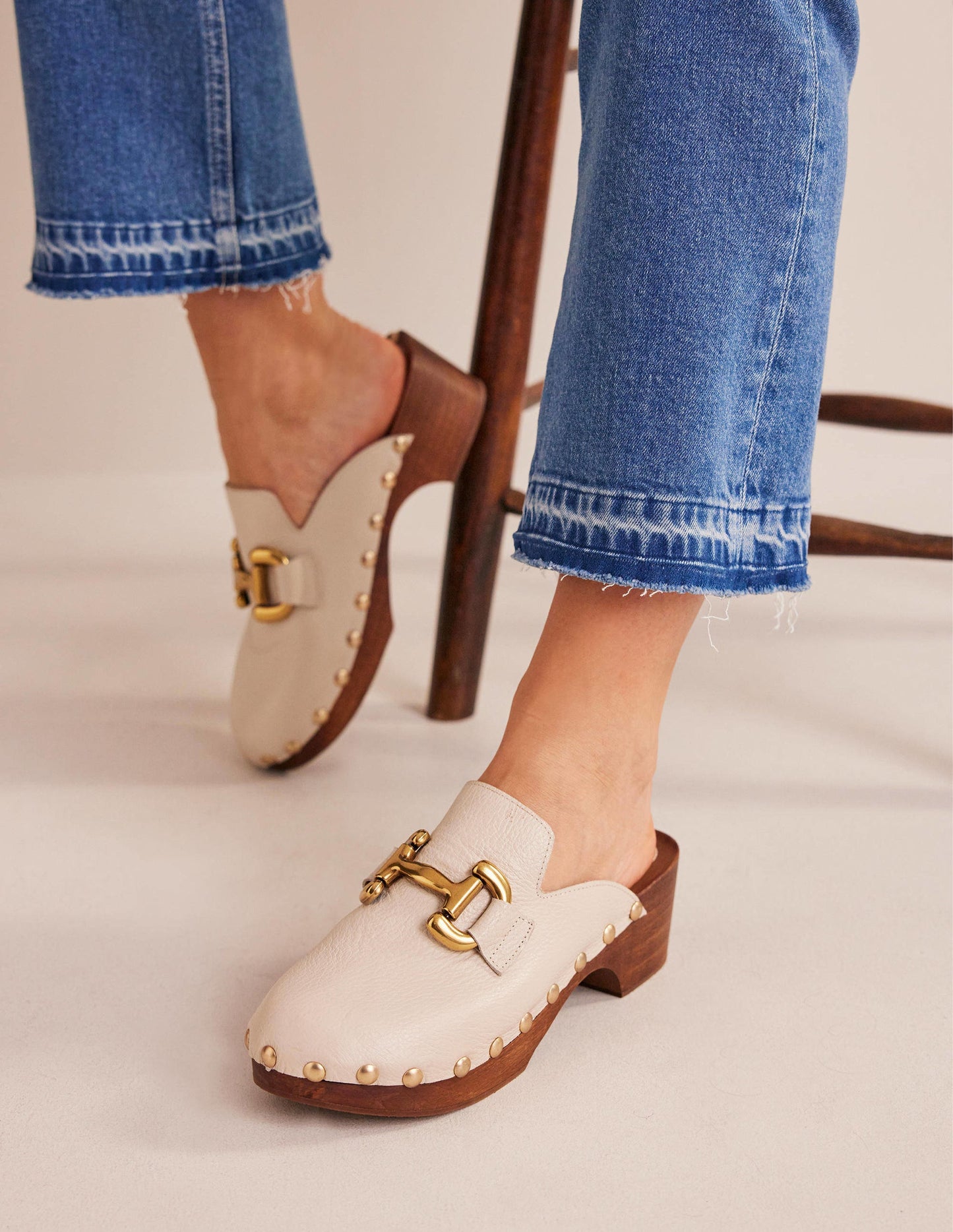 Iris Absatz-Clogs mit Trensendetail-Ecru