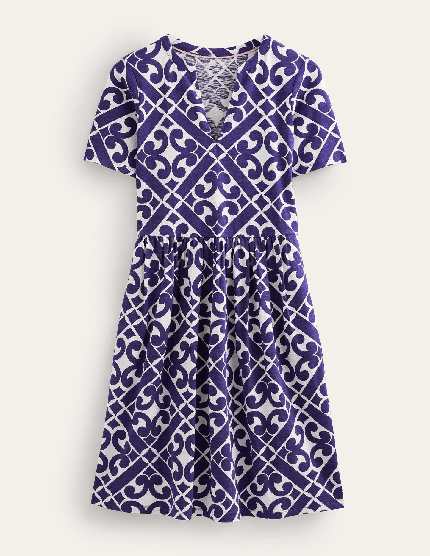 Einfaches Jerseykleid mit gekerbtem Ausschnitt-Berliner Blau, Geometrisches Muster
