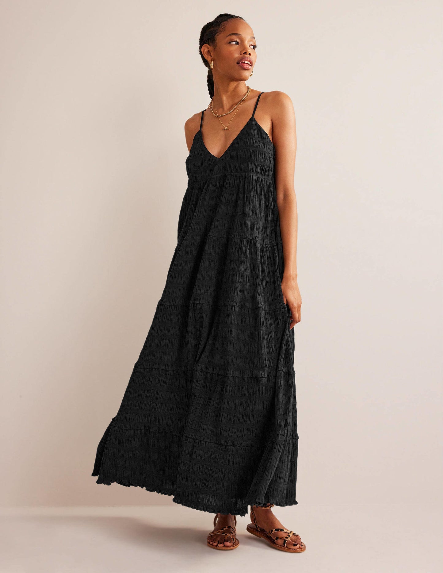Gestuftes Maxi-Trägerkleid-Schwarz