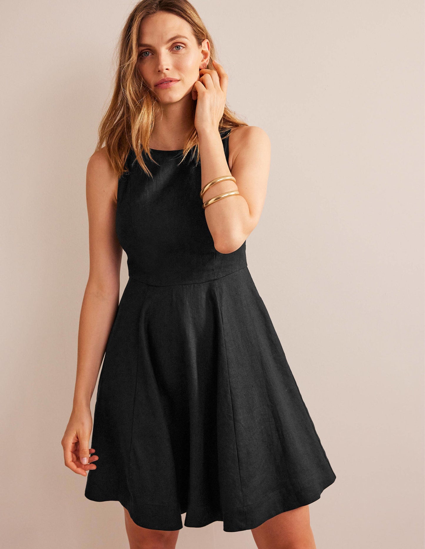 Ausgestelltes Minikleid aus Leinen-Schwarz