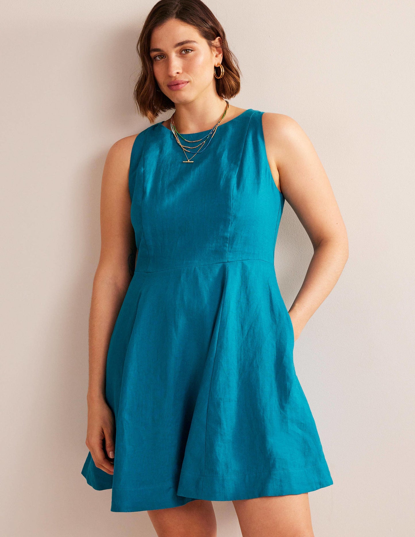 Ausgestelltes Minikleid aus Leinen-Petrol