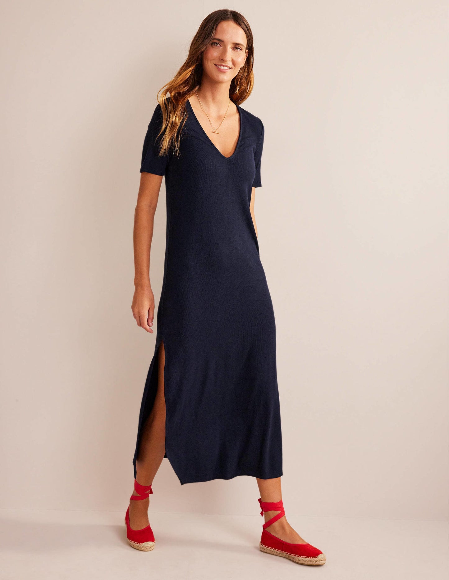 Geripptes Midi-T-Shirt-Kleid aus Jersey-Marineblau
