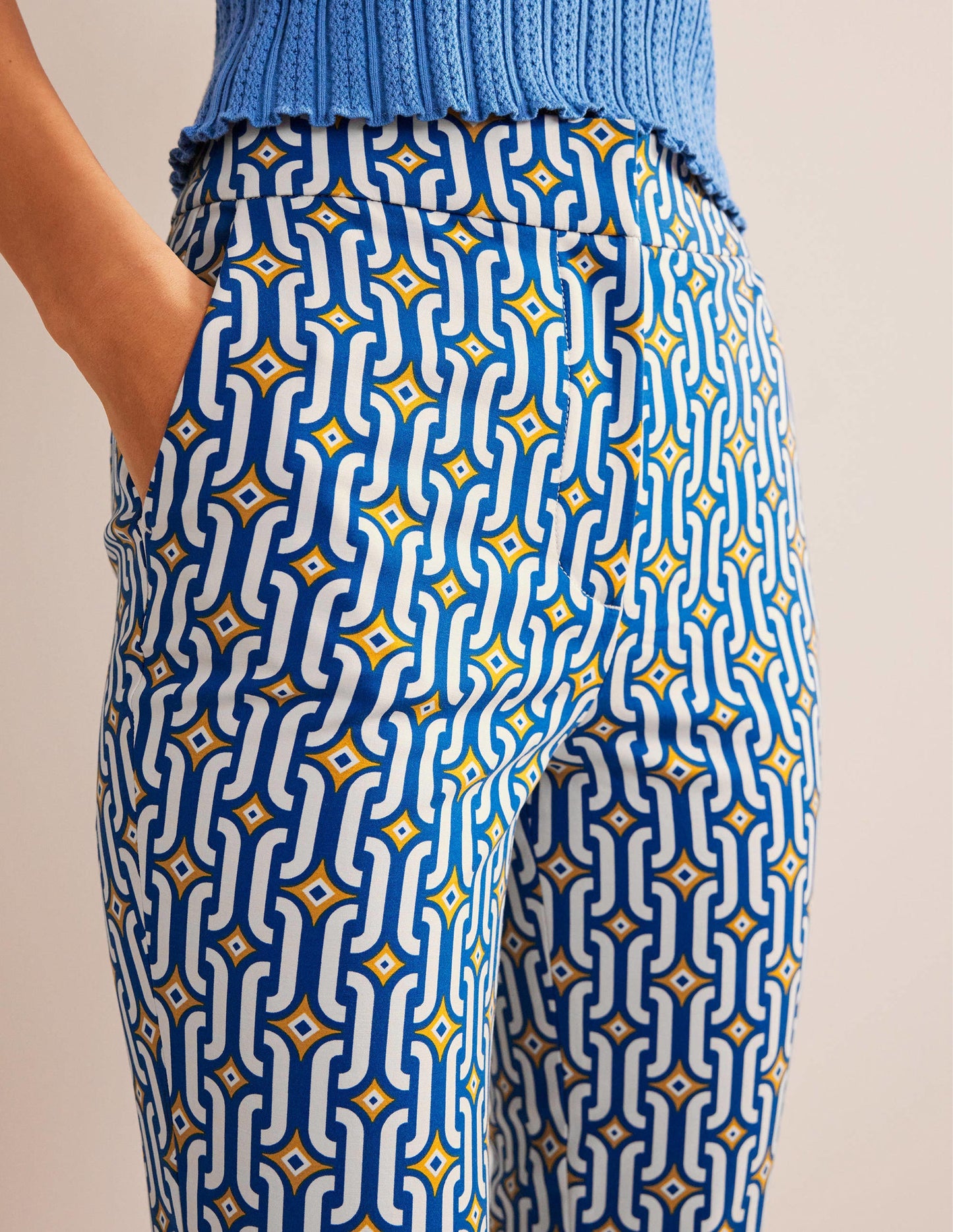 Ausgestellte 7/8-Hose-Saphirblau, Geometrisches Muster