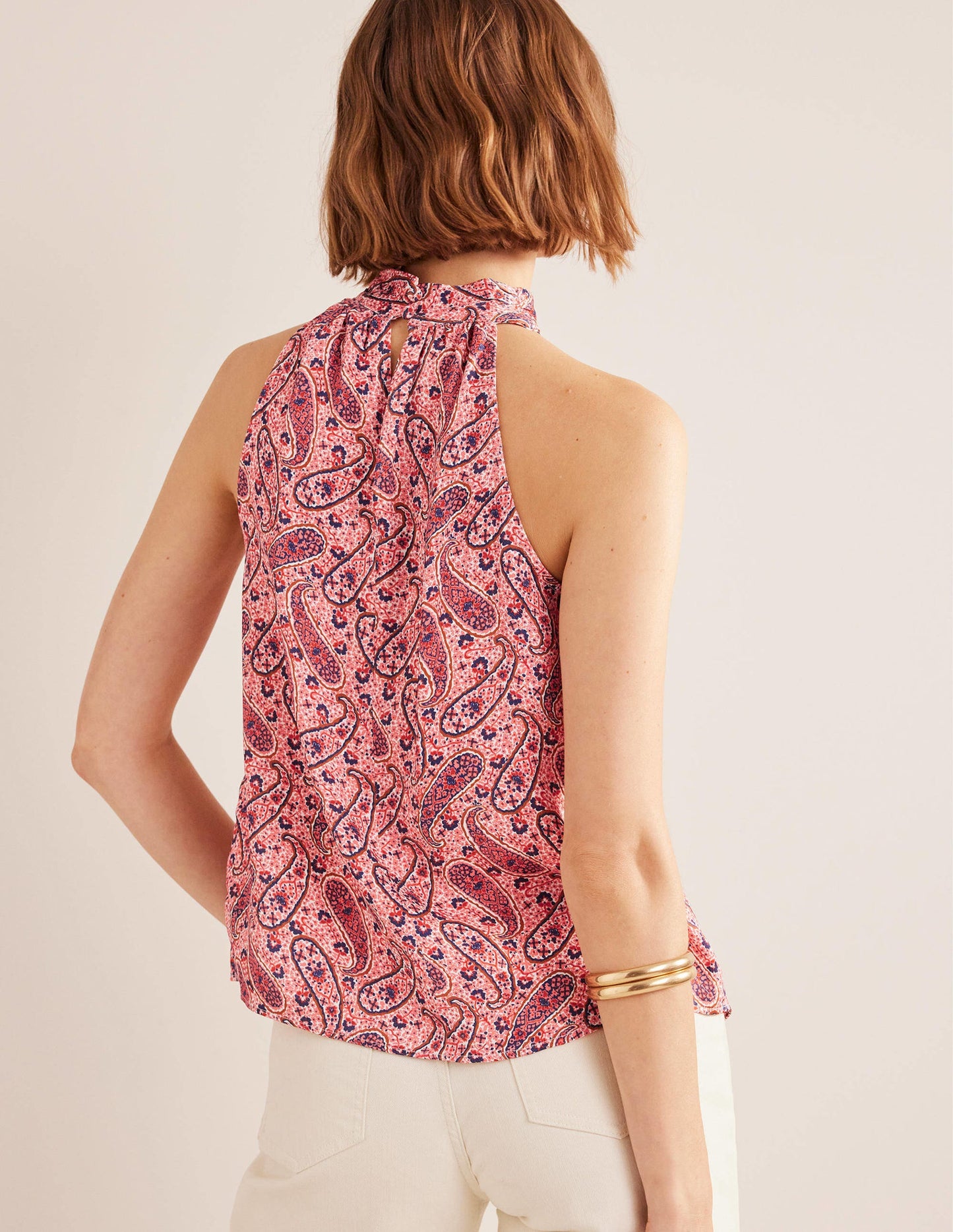 Neckholder-Oberteil aus Satin-Beerenrosa, Paisleyblüten