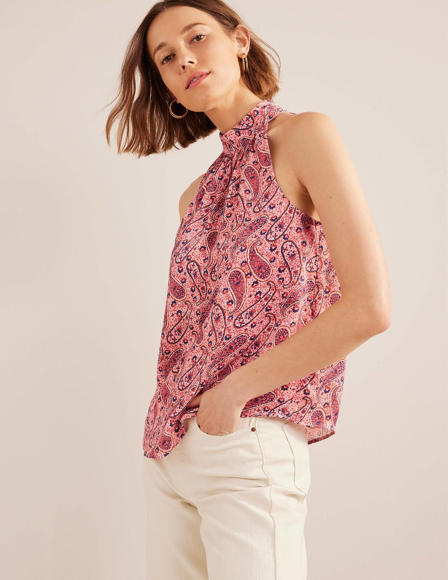 Neckholder-Oberteil aus Satin-Beerenrosa, Paisleyblüten