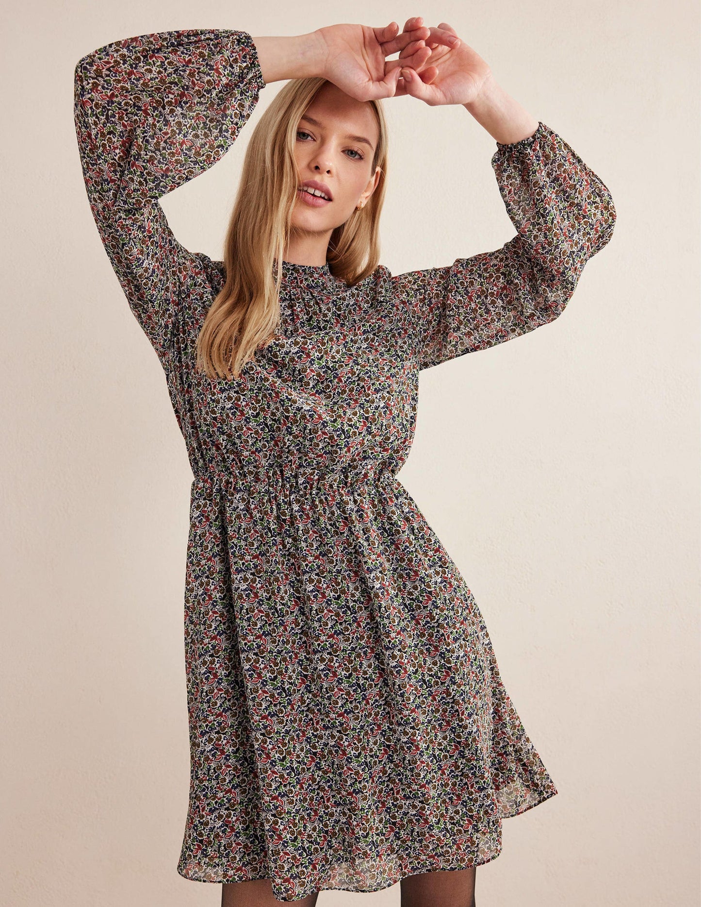 Ausgestelltes Minikleid mit hohem Kragen-Schwarz, Blüten-Toile