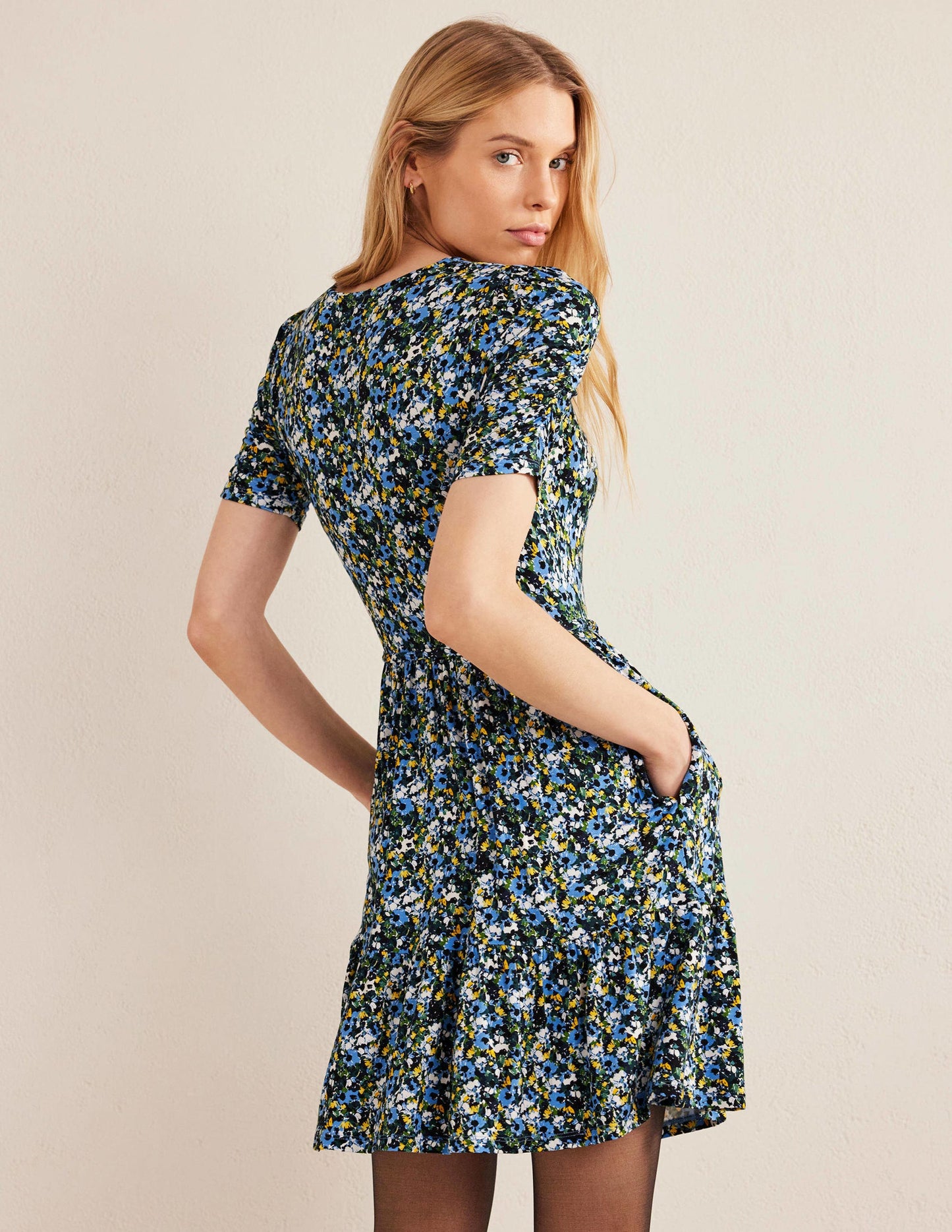 Jersey-Stufenkleid mit Rundhalsausschnitt-Flachsblau, Gemaltes Blumenmuster