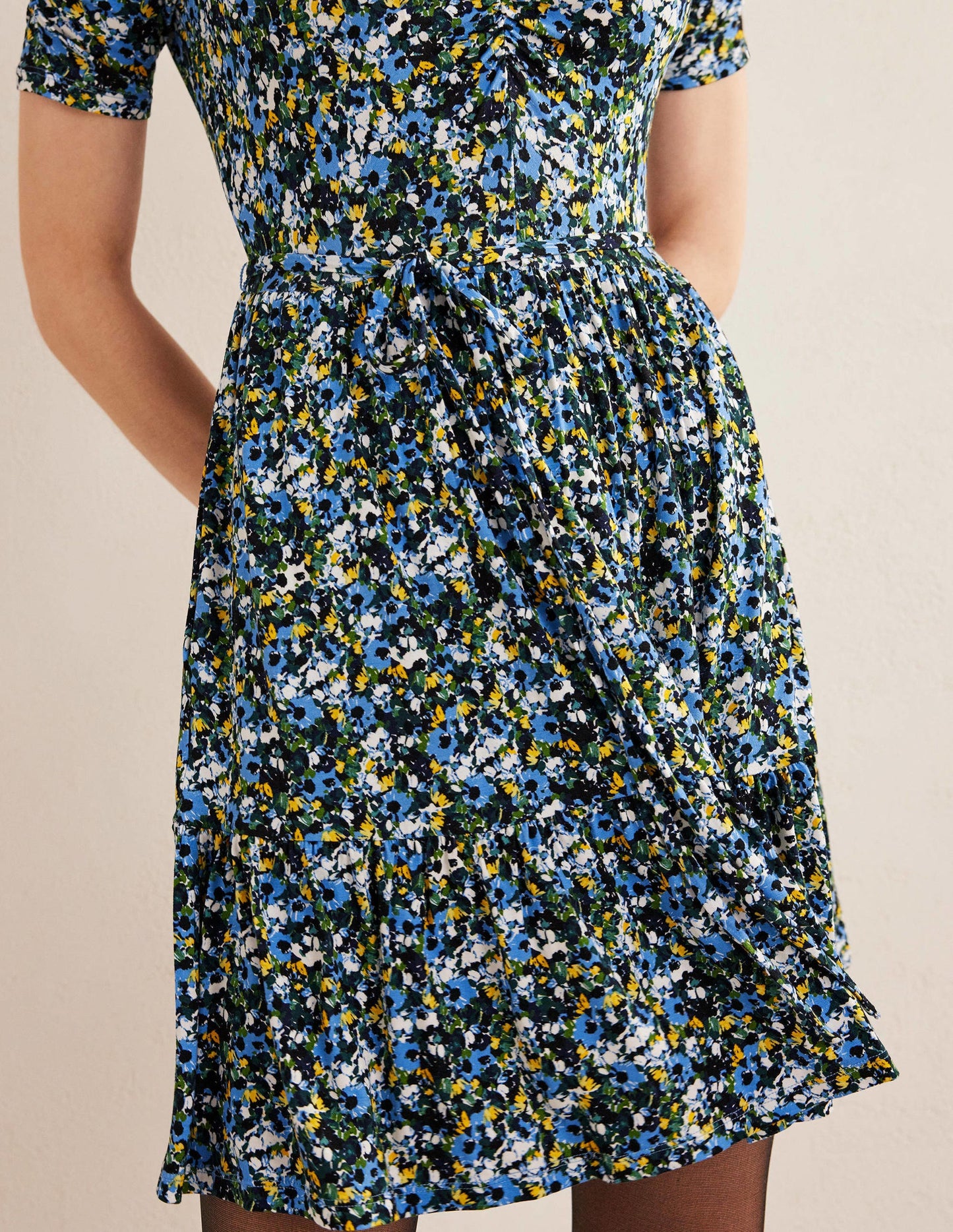 Jersey-Stufenkleid mit Rundhalsausschnitt-Flachsblau, Gemaltes Blumenmuster