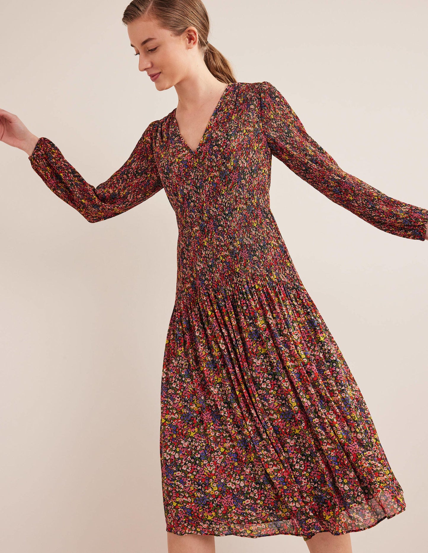 Plissee-Midikleid mit V-Ausschnitt-Bunt, Gardenienblüten