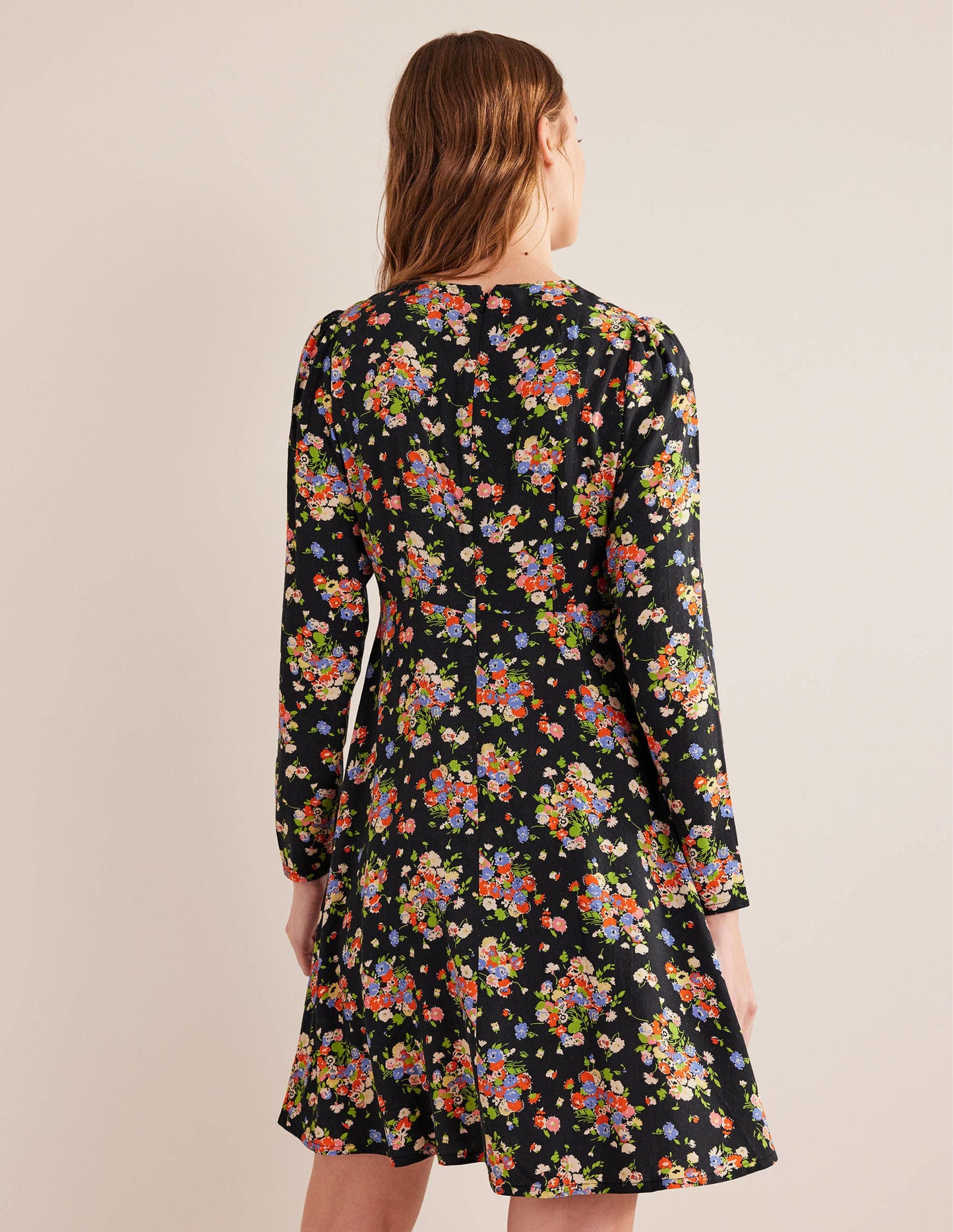 Ausgestelltes Kleid mit Rundhalsausschnitt-Schwarz, Wildblumen