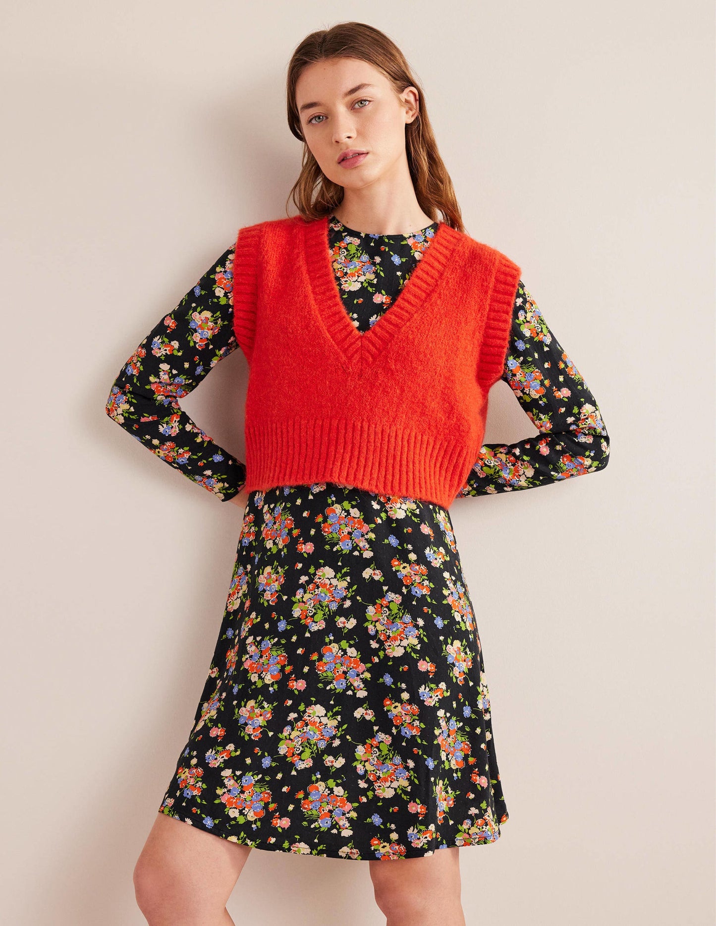 Ausgestelltes Kleid mit Rundhalsausschnitt-Schwarz, Wildblumen