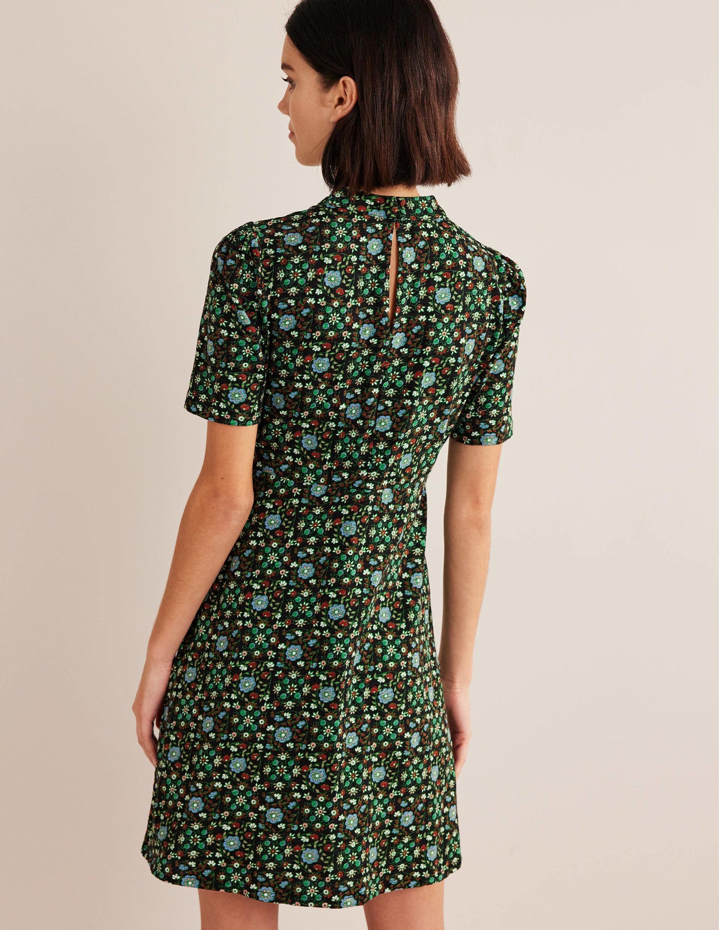 Jersey-Minikleid-Schwarz, Gardenien-Wirbelmuster