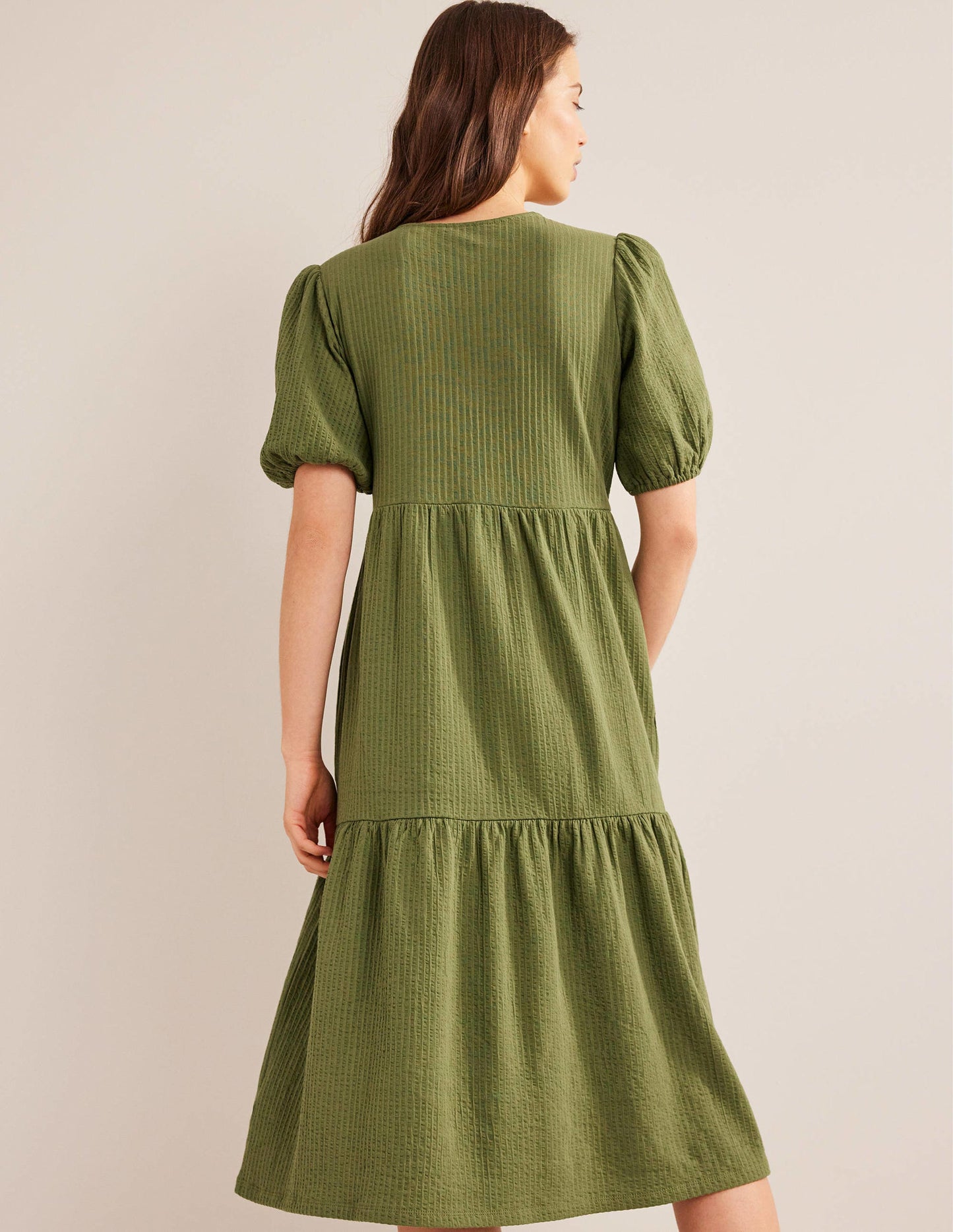 Midikleid aus Jersey-Seersucker-Dezentes Khaki