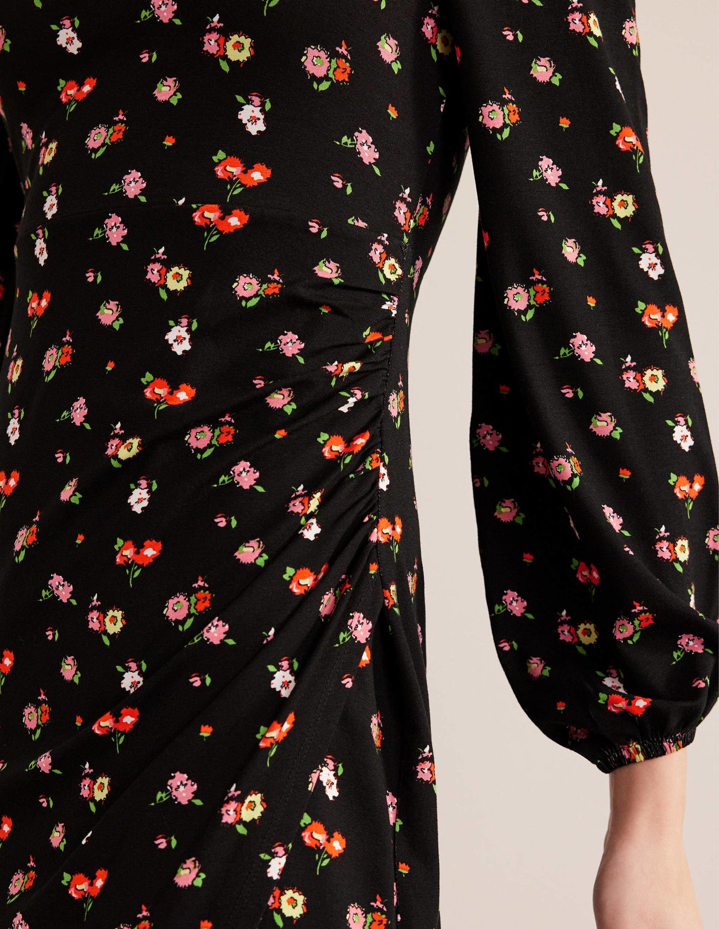Jersey-Midikleid mit eckigem Ausschnitt-Schwarz, Zierliche Zweige