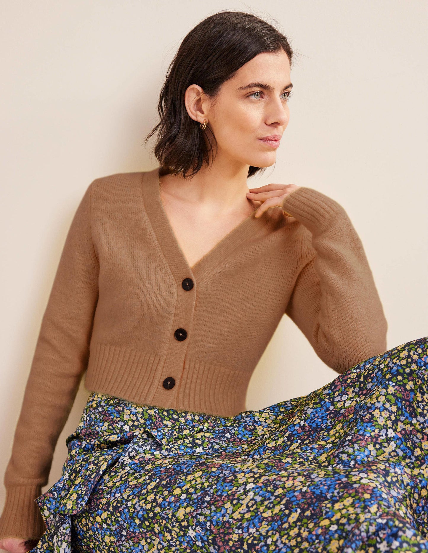 Kurz geschnittener Cardigan mit V-Ausschnitt-Kamelbraun Melange