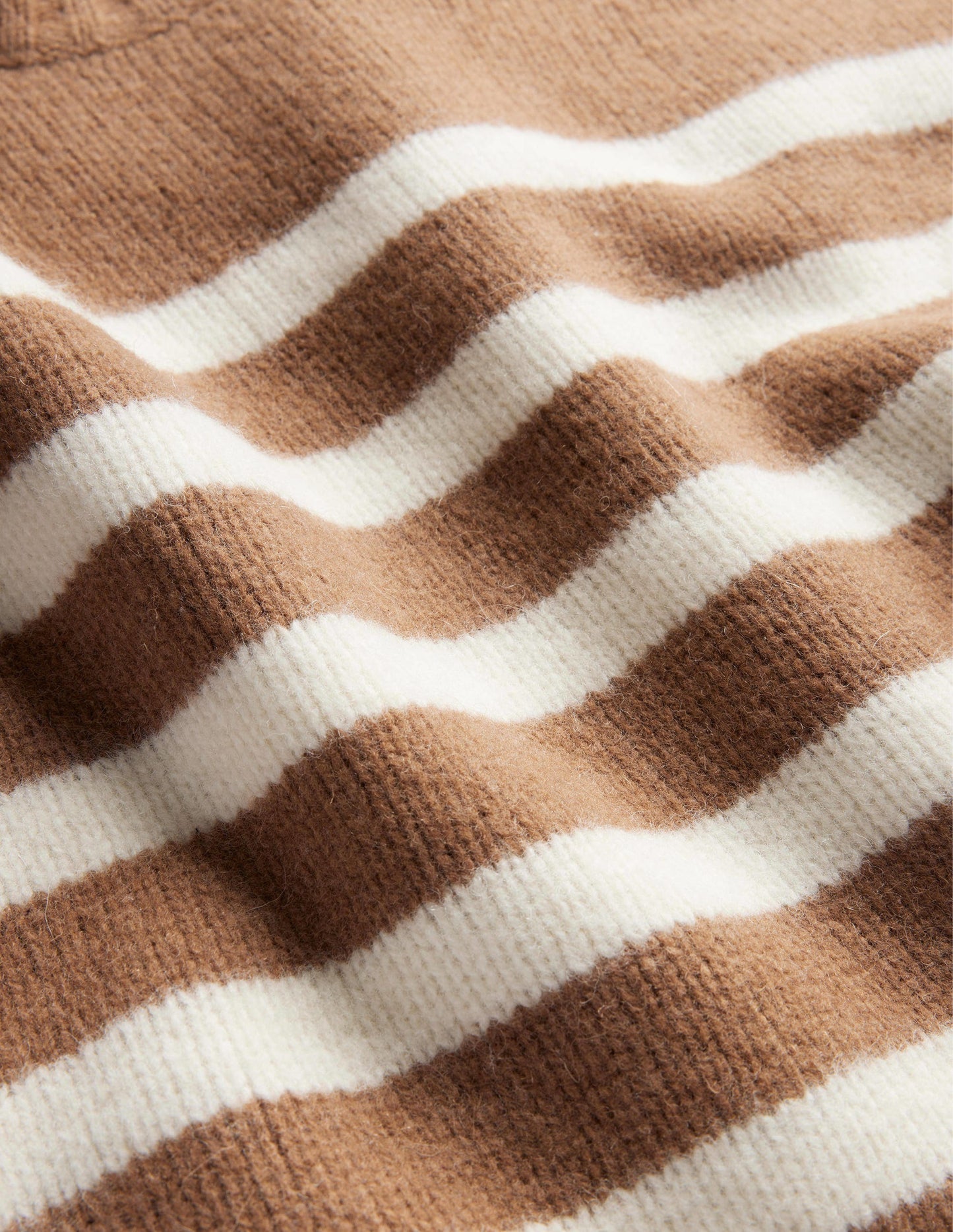 Kurz geschnittener Pullover aus gebürsteter Wolle-Teddybärbraun/Naturweiß, Gestreift