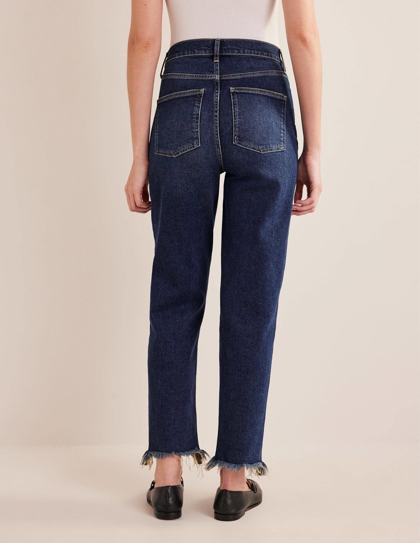 Hoch geschnittene klassische Röhrenjeans-Dunkles Vintagedenim, Gelb Getönt