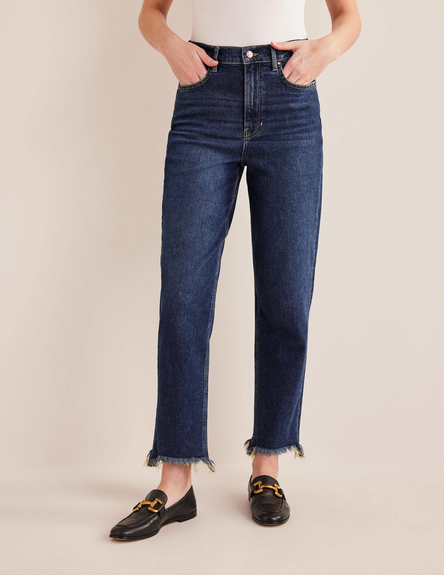 Hoch geschnittene klassische Röhrenjeans-Dunkles Vintagedenim, Gelb Getönt