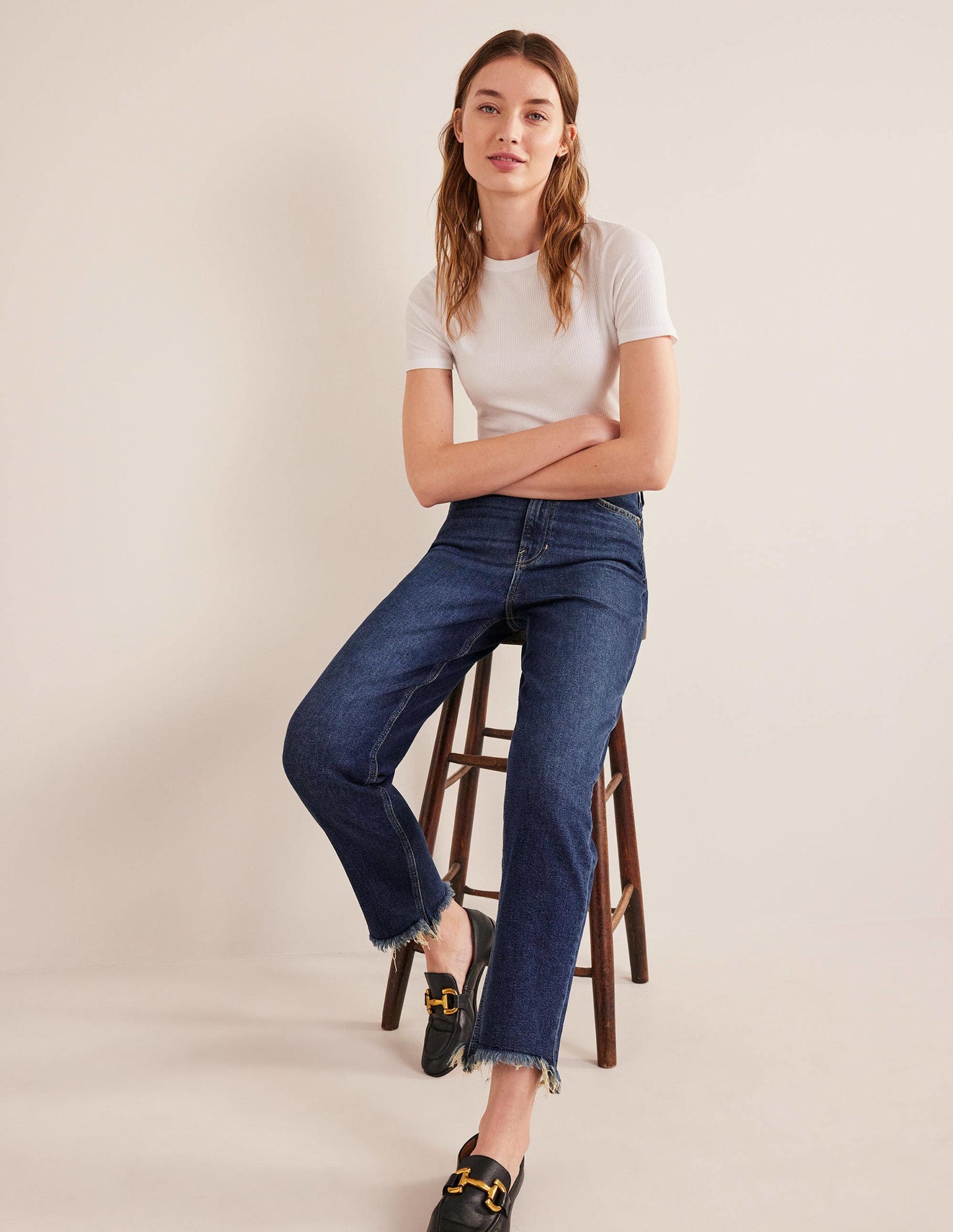 Hoch geschnittene klassische Röhrenjeans-Dunkles Vintagedenim, Gelb Getönt