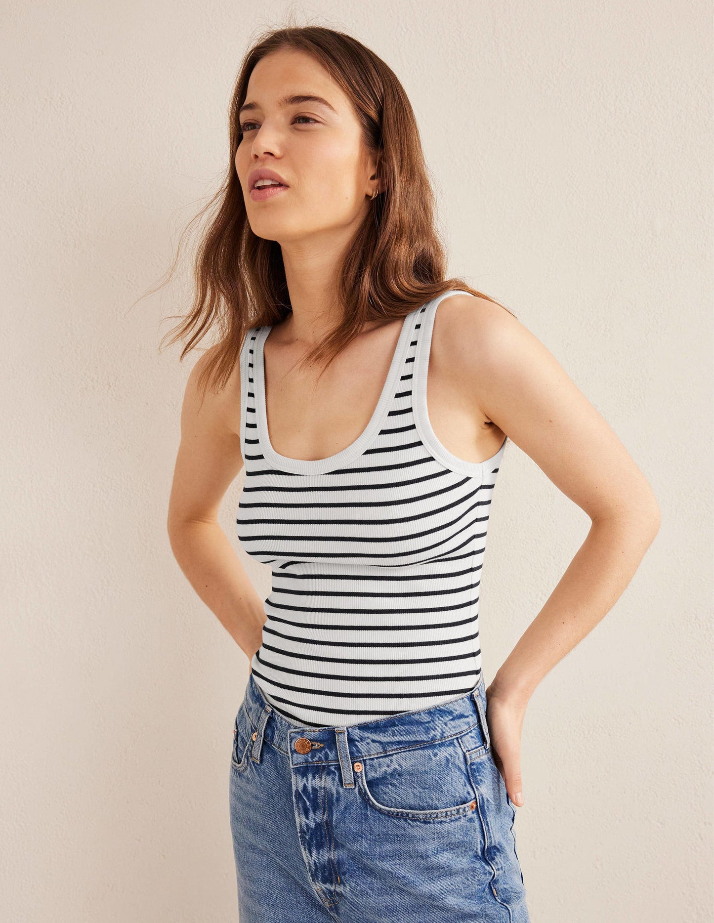 Geripptes Tanktop mit Rundhalsausschnitt-Naturweiß/Navy, Gestreift