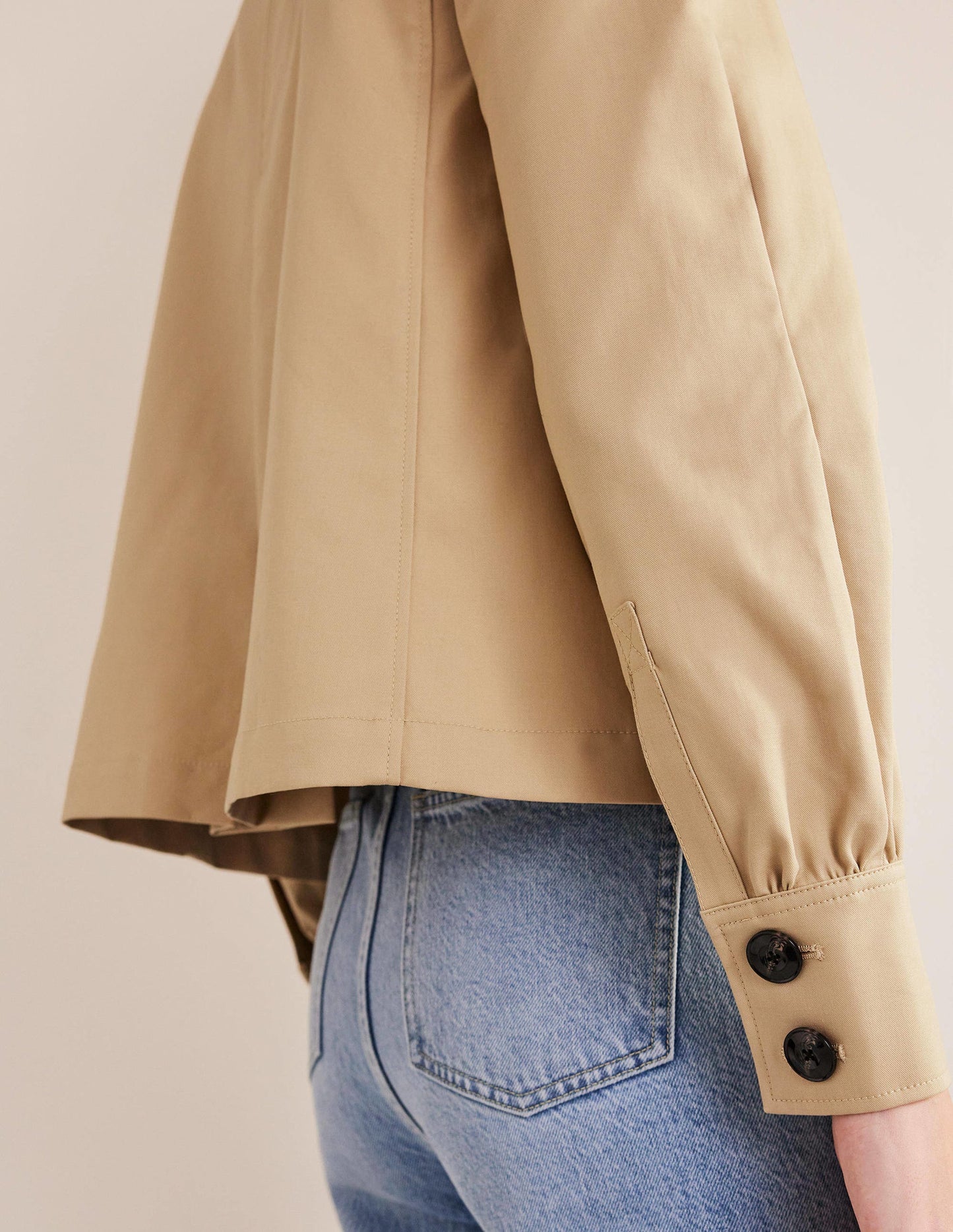 Trenchjacke aus Baumwolle-Steingrau