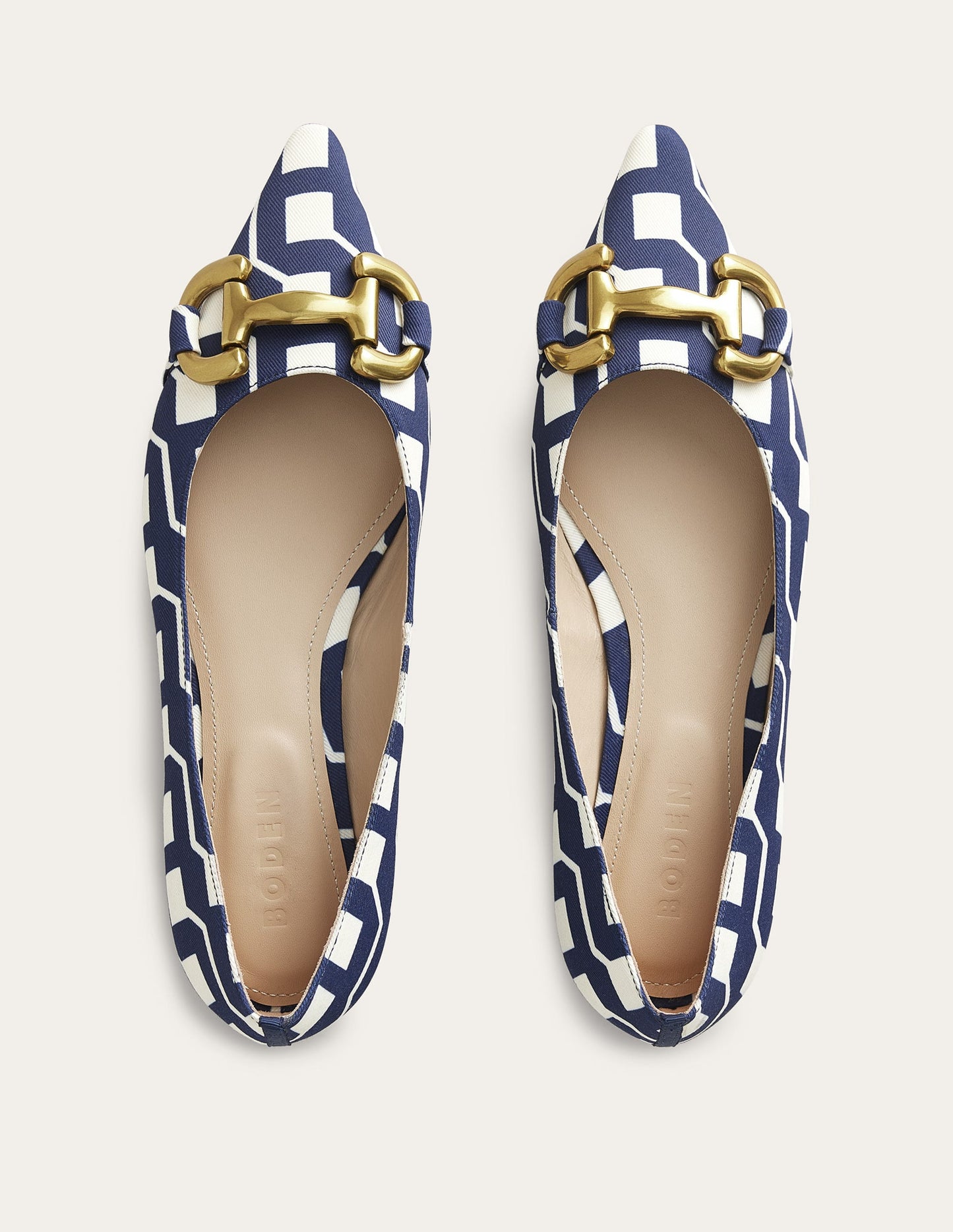 Ballerinas mit Trensendetail-Französisches Marineblau, Geometrisches Würfelmuster