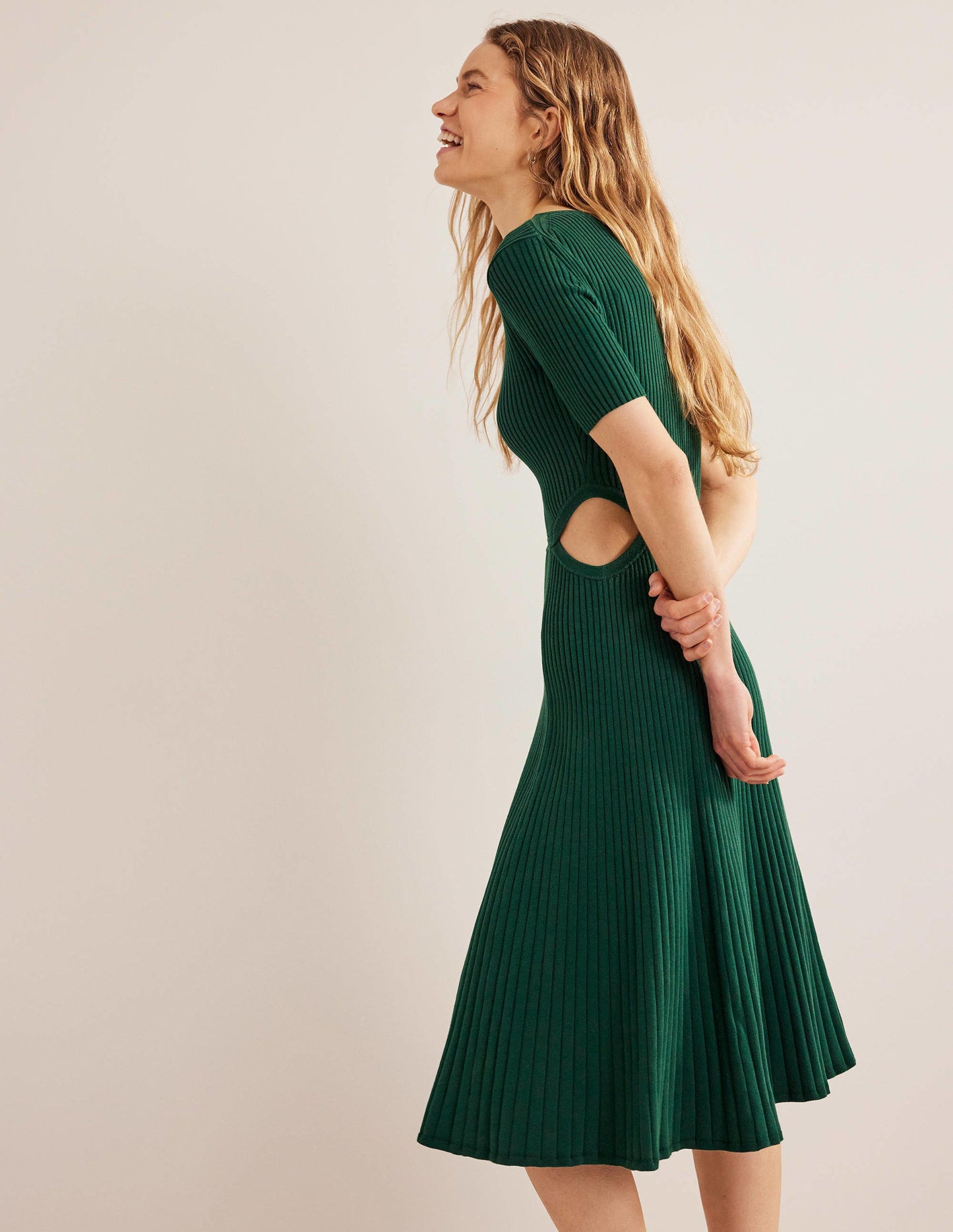 Strick-Midikleid mit Cut-out-Details-Dunkles Smaragdgold