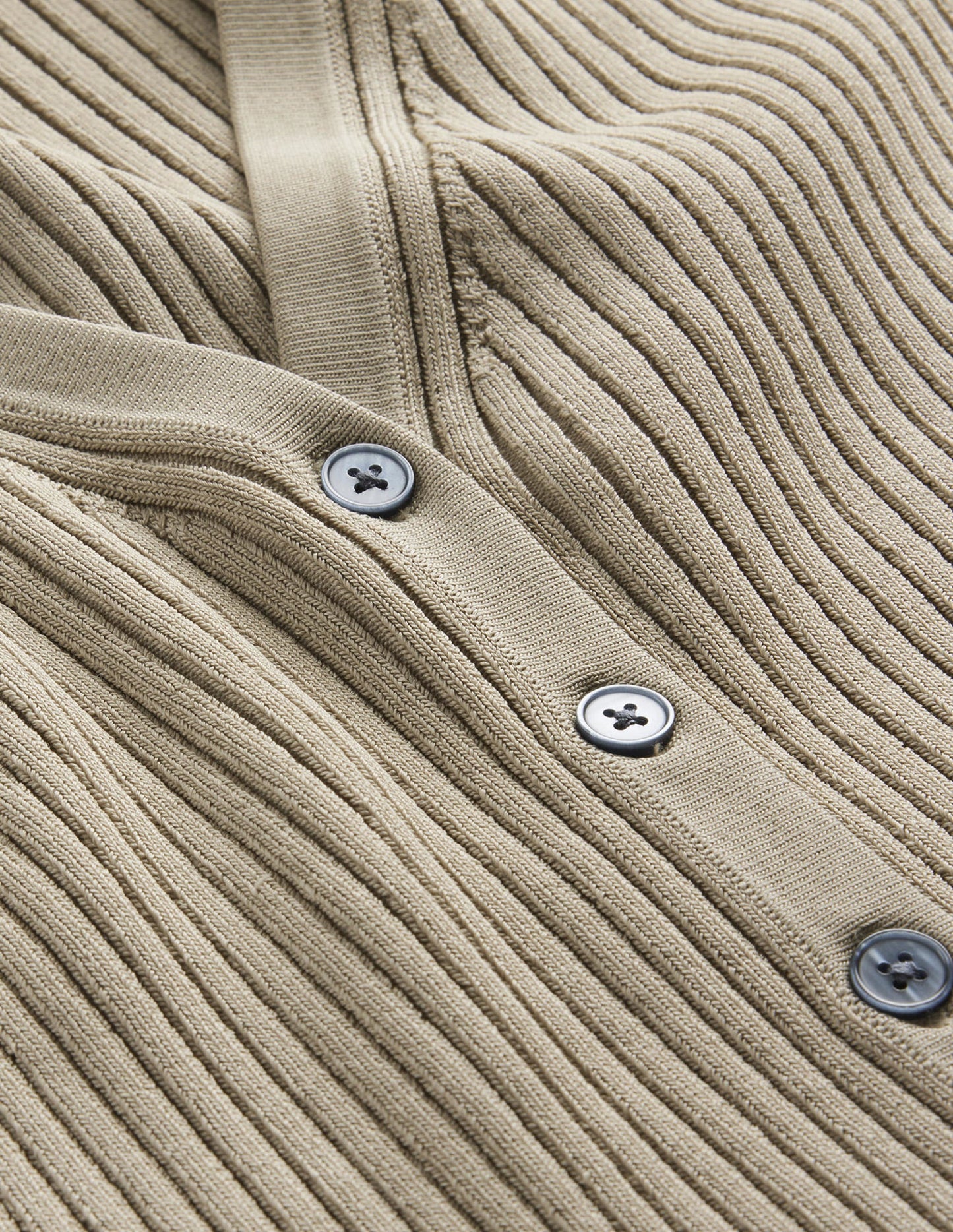 Gerippter Cardigan mit breitem Ausschnitt-Steingrau