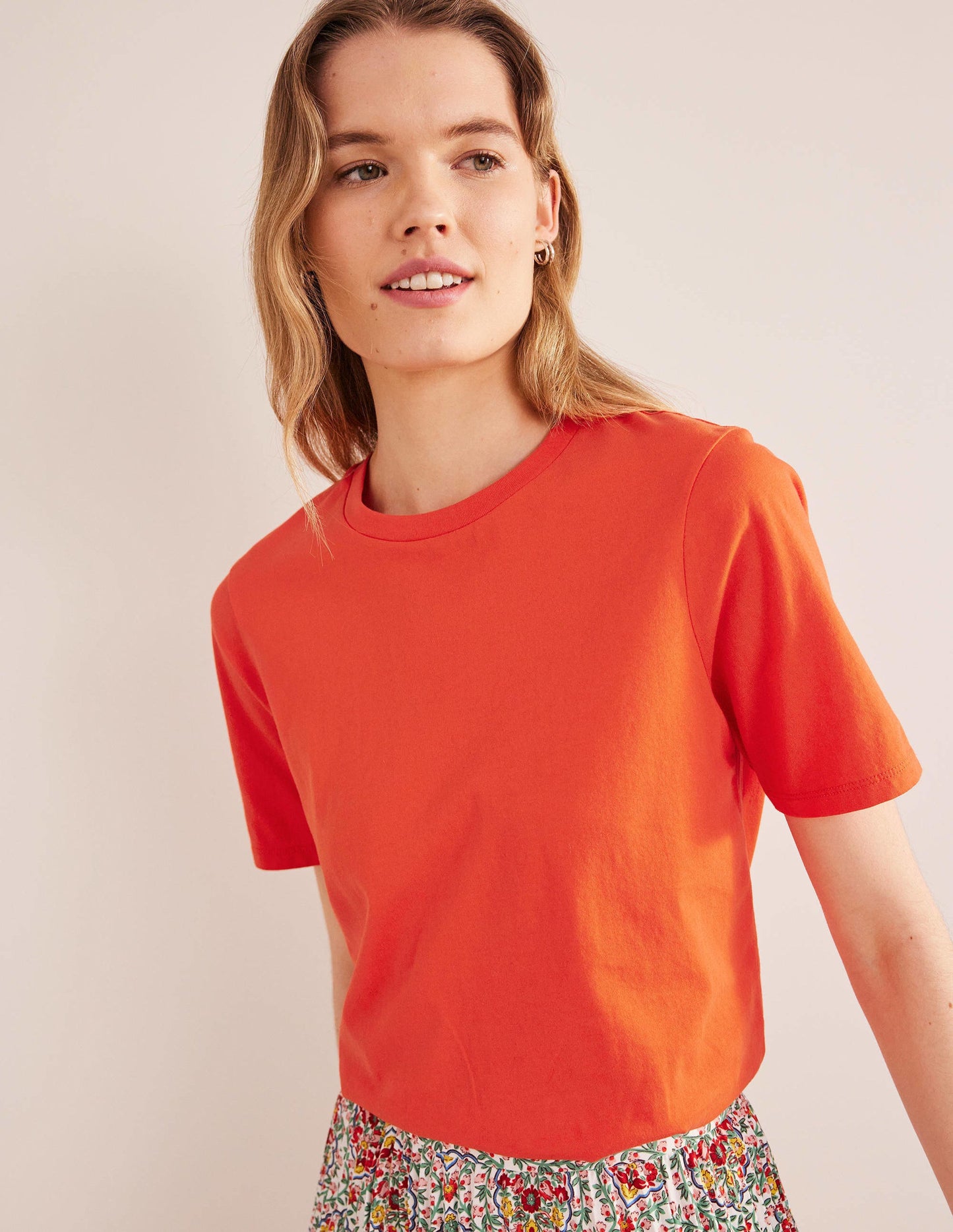 Leichtes Rundhals-T-Shirt-Knallrot