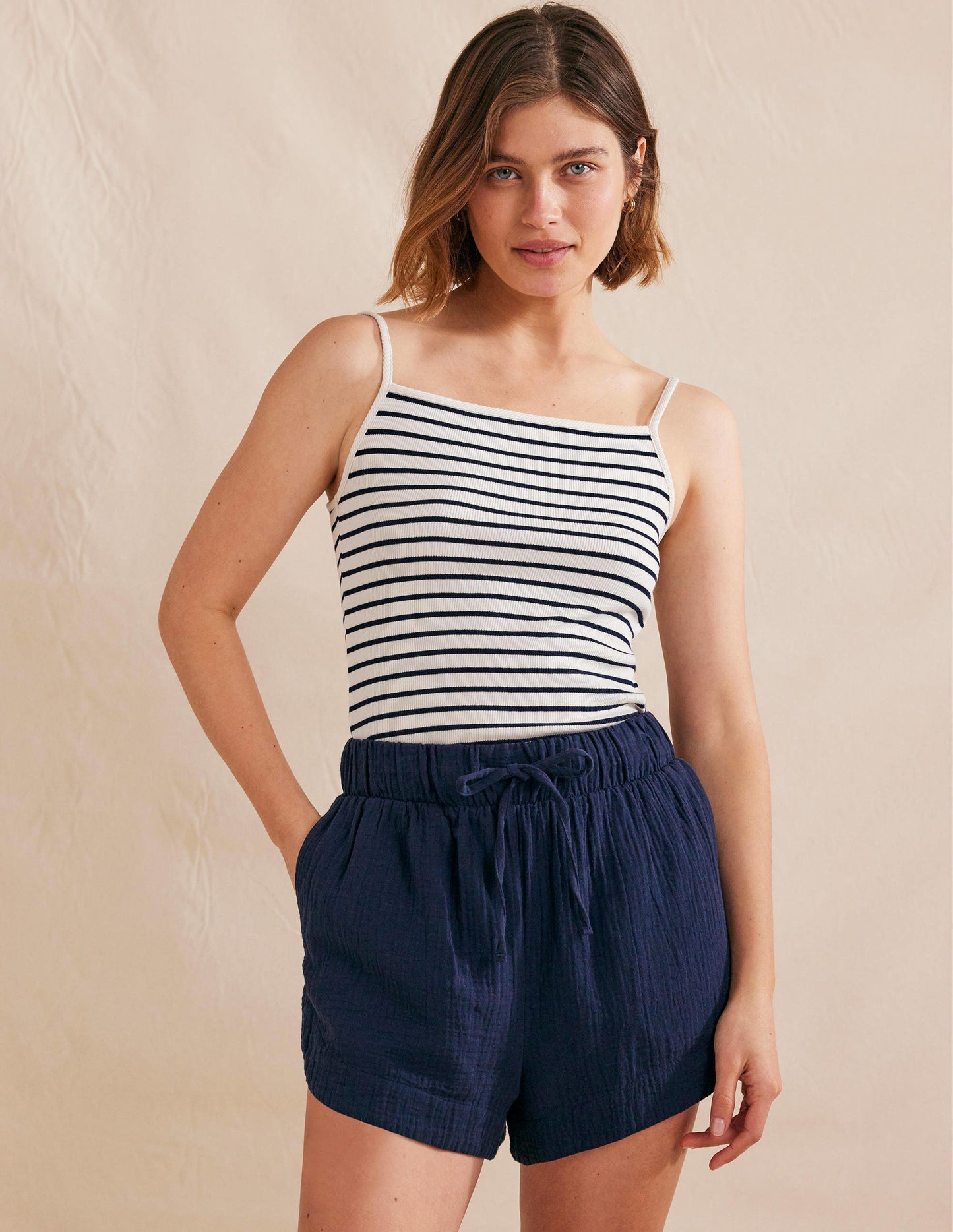 Geripptes Top mit eckigem Ausschnitt-Naturweiß/Navy, Gestreift