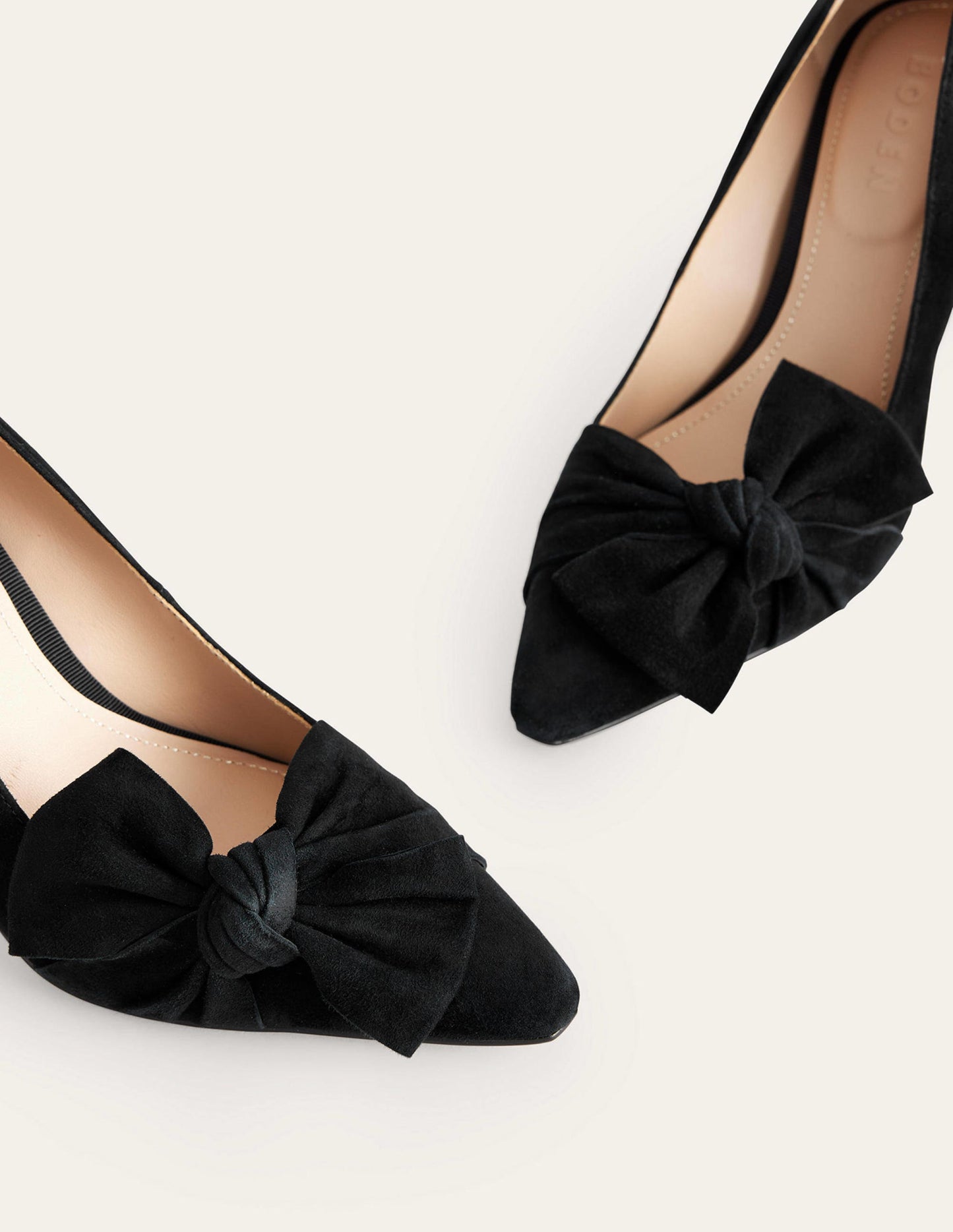 Pumps mit Wildleder-Schleife-Schwarz, Veloursleder