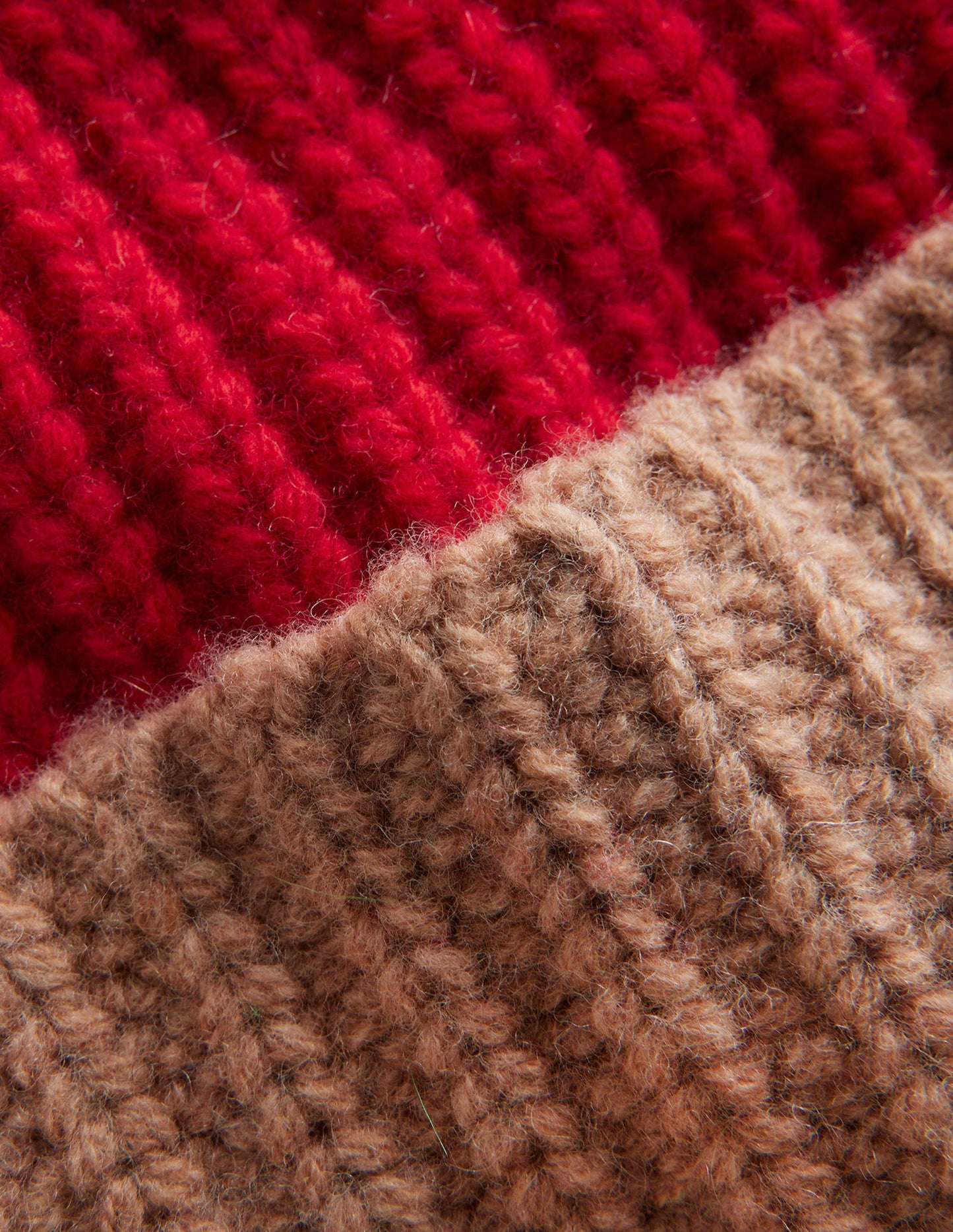 Beanie mit Blockfarben-Leuchtendes Rot/ Kamelbraun