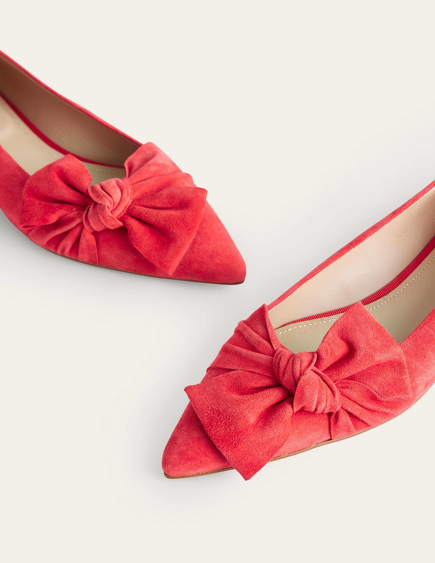 Ballerinas mit Schleife-Leuchtendes Rot Veloursleder