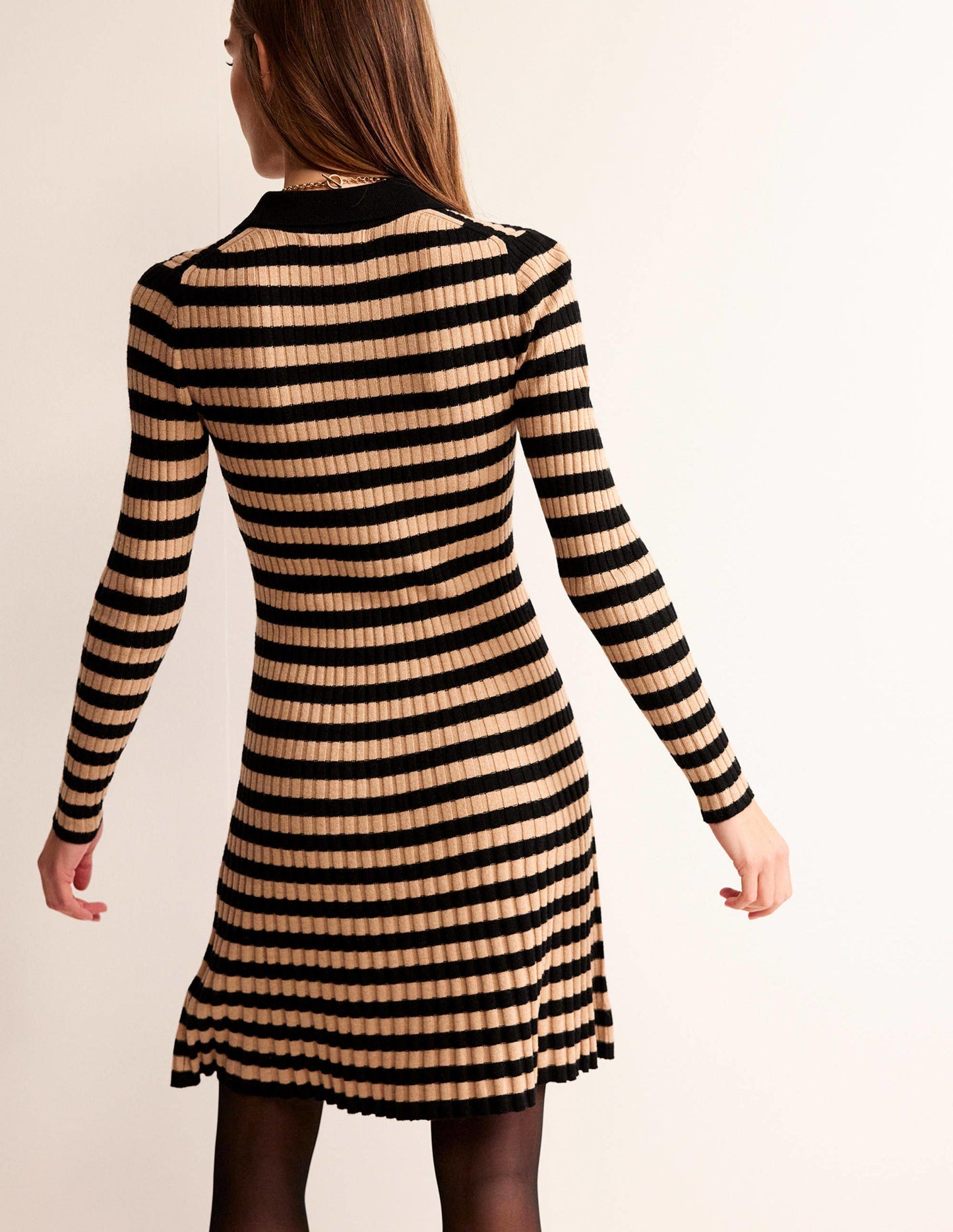 Minikleid mit Kragen-Schwarz und Kamelbraun