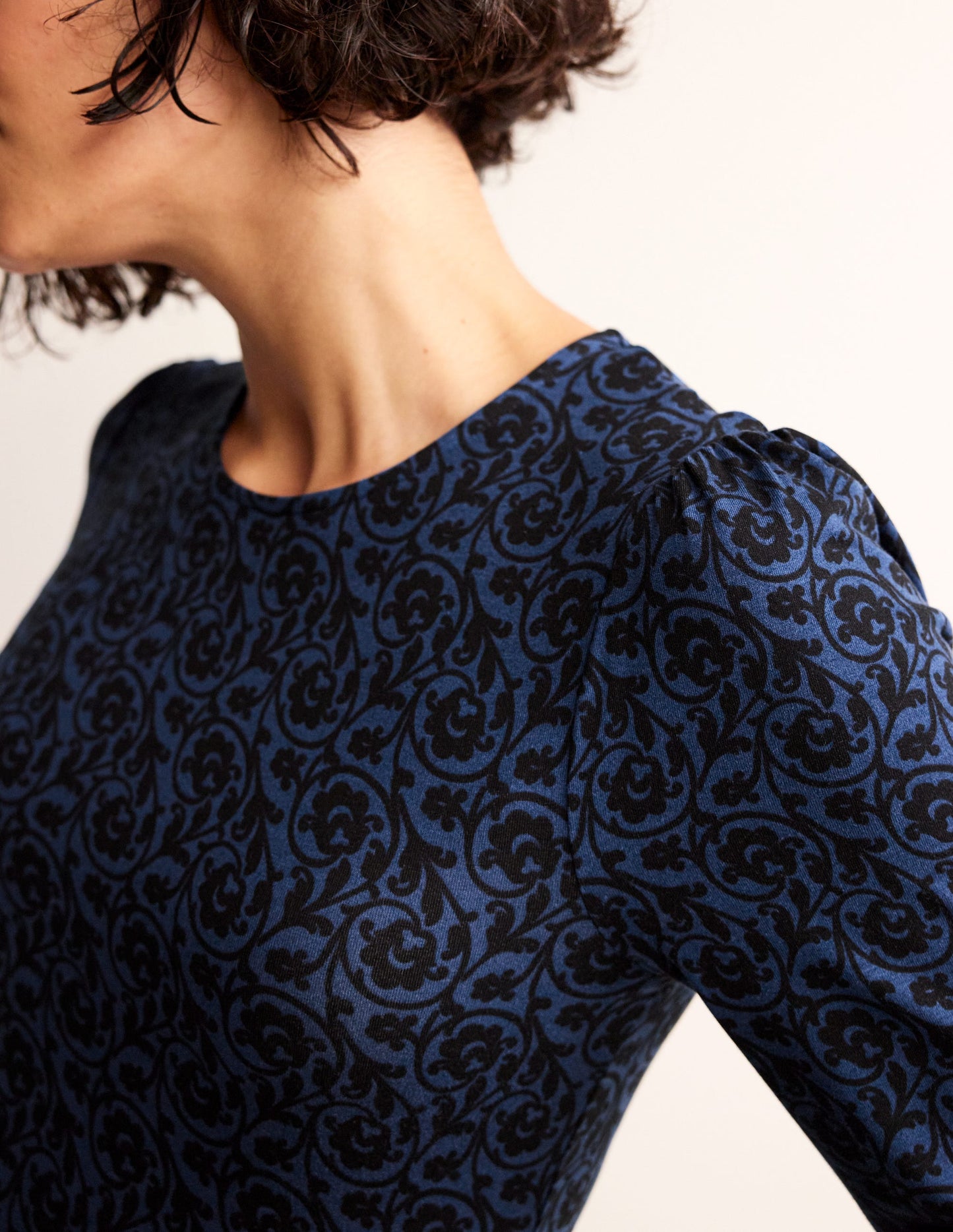 Camille Midikleid aus Jersey-Atlantik, Schlüsselblumenwirbel
