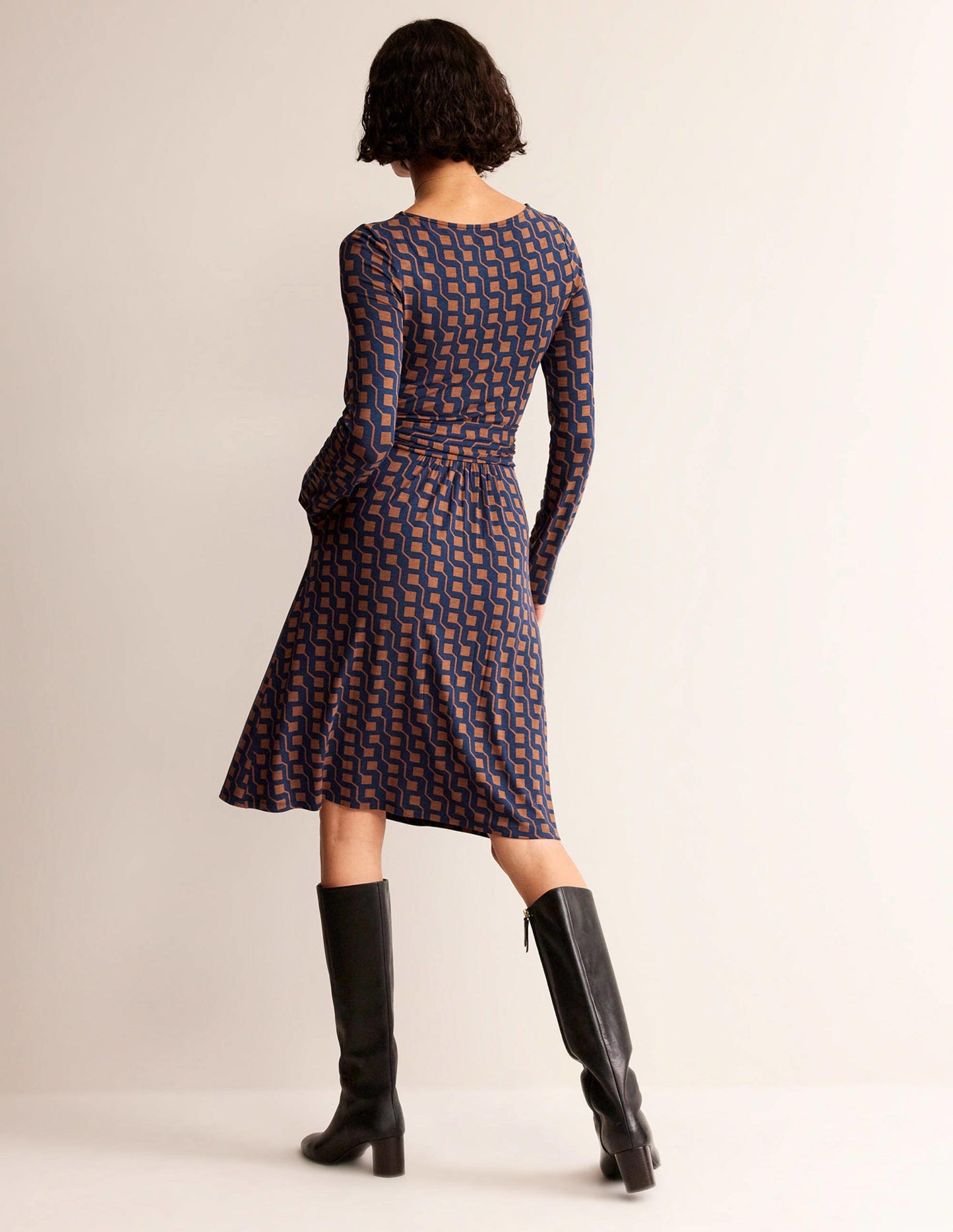 Abigail Jerseykleid-Cognac, Geo-Würfel