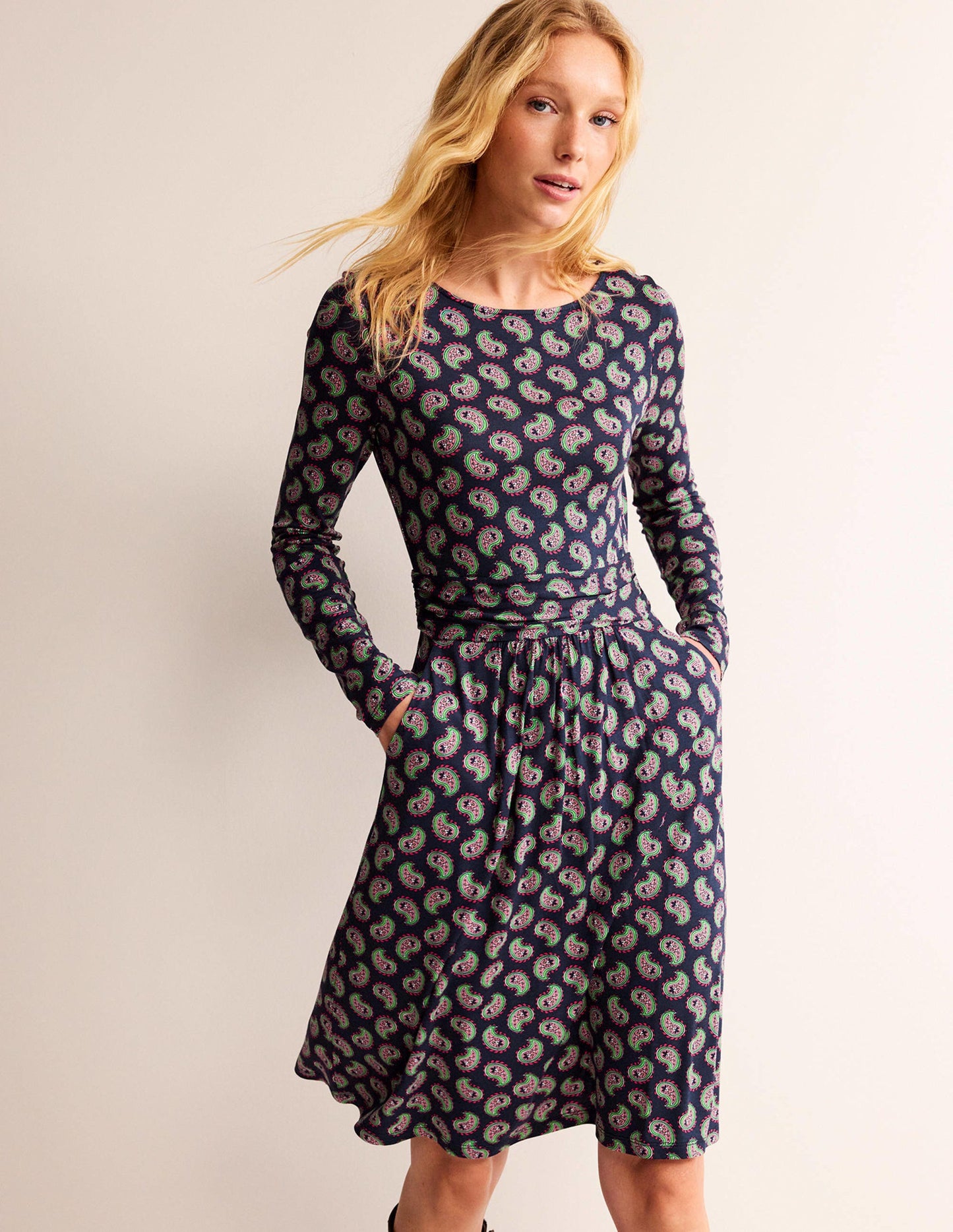 Abigail Jerseykleid-Marineblau, Paisley-Muster