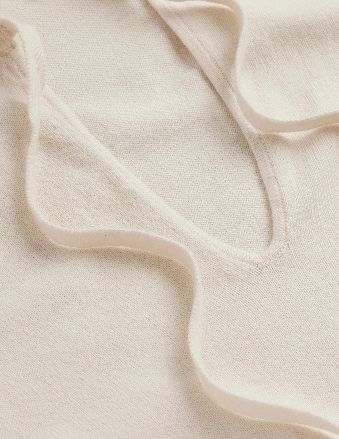 Pullover mit Rüschen und Kragen zum Binden-Naturweiß