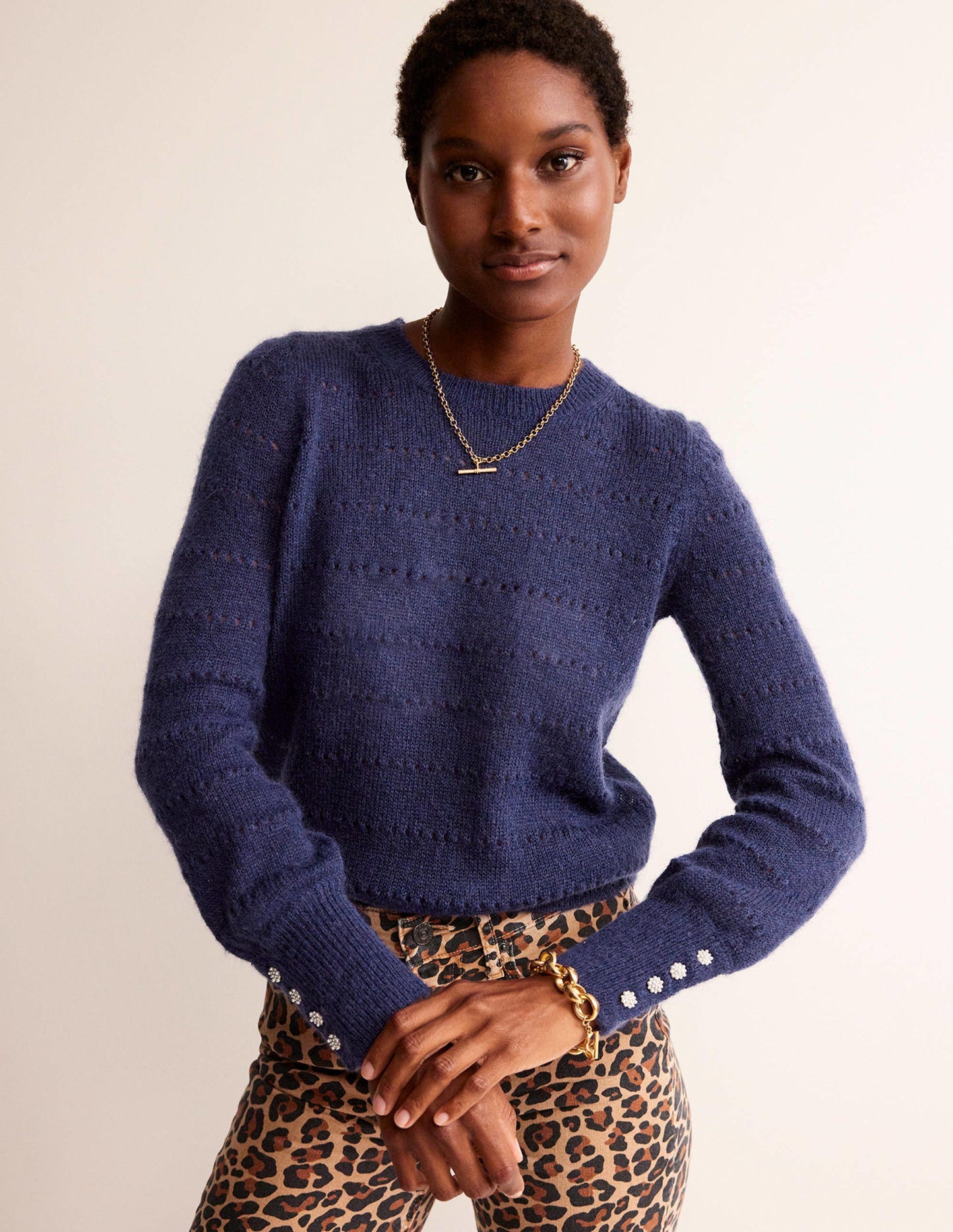 Flauschiger, texturierter Pullover-Marineblau