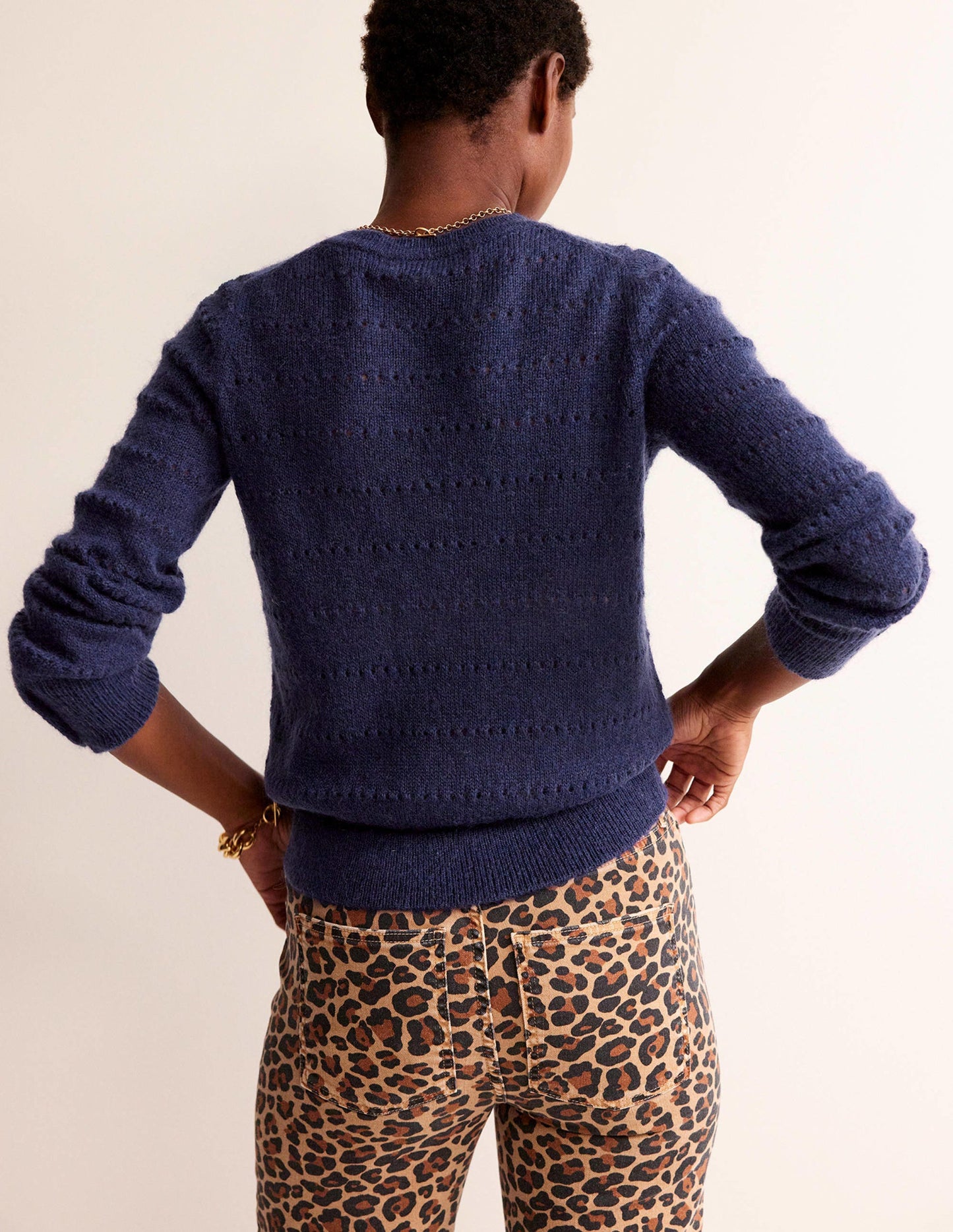 Flauschiger, texturierter Pullover-Marineblau