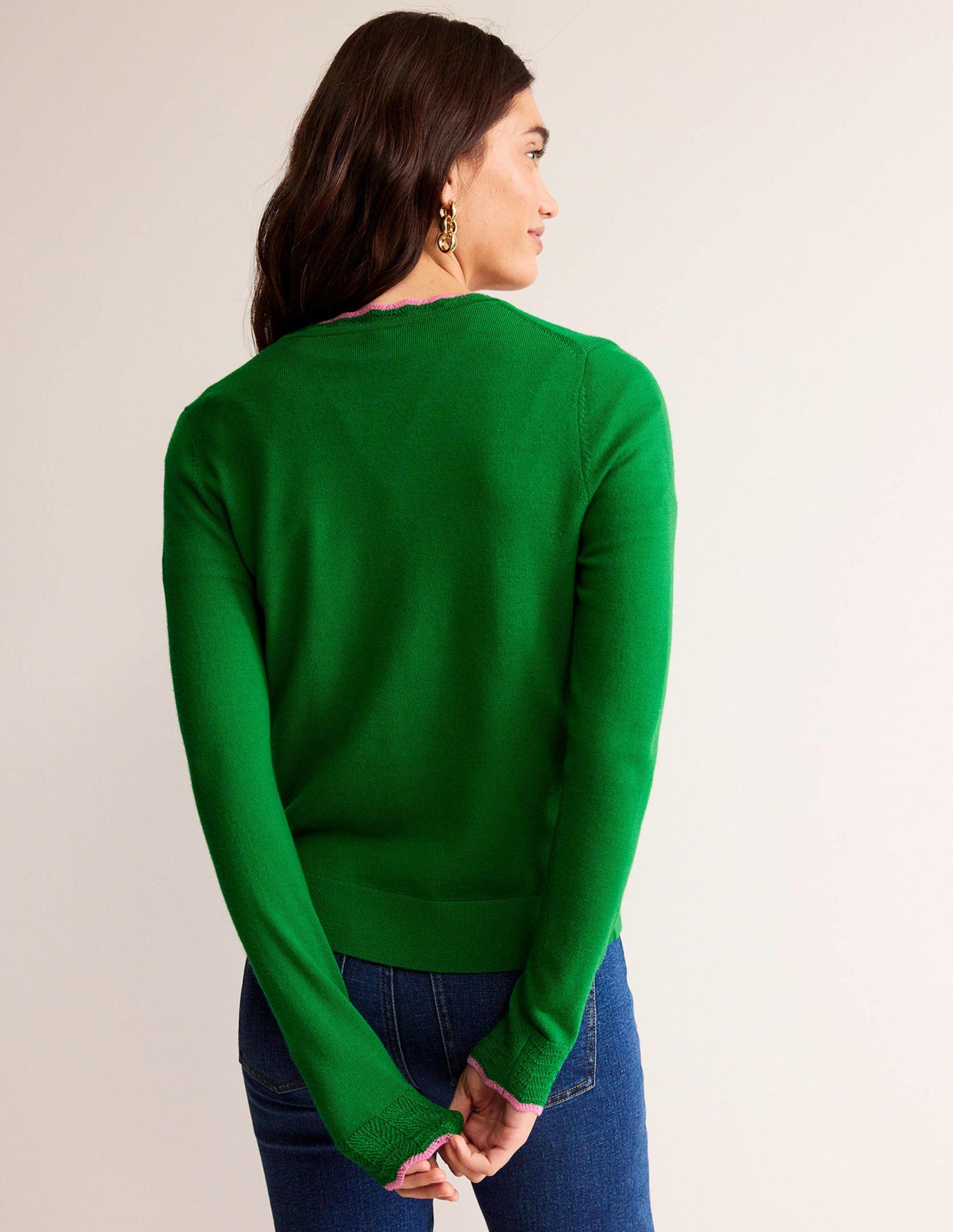 Merino-Strickjacke mit Muschelsaum-Wiesengrün