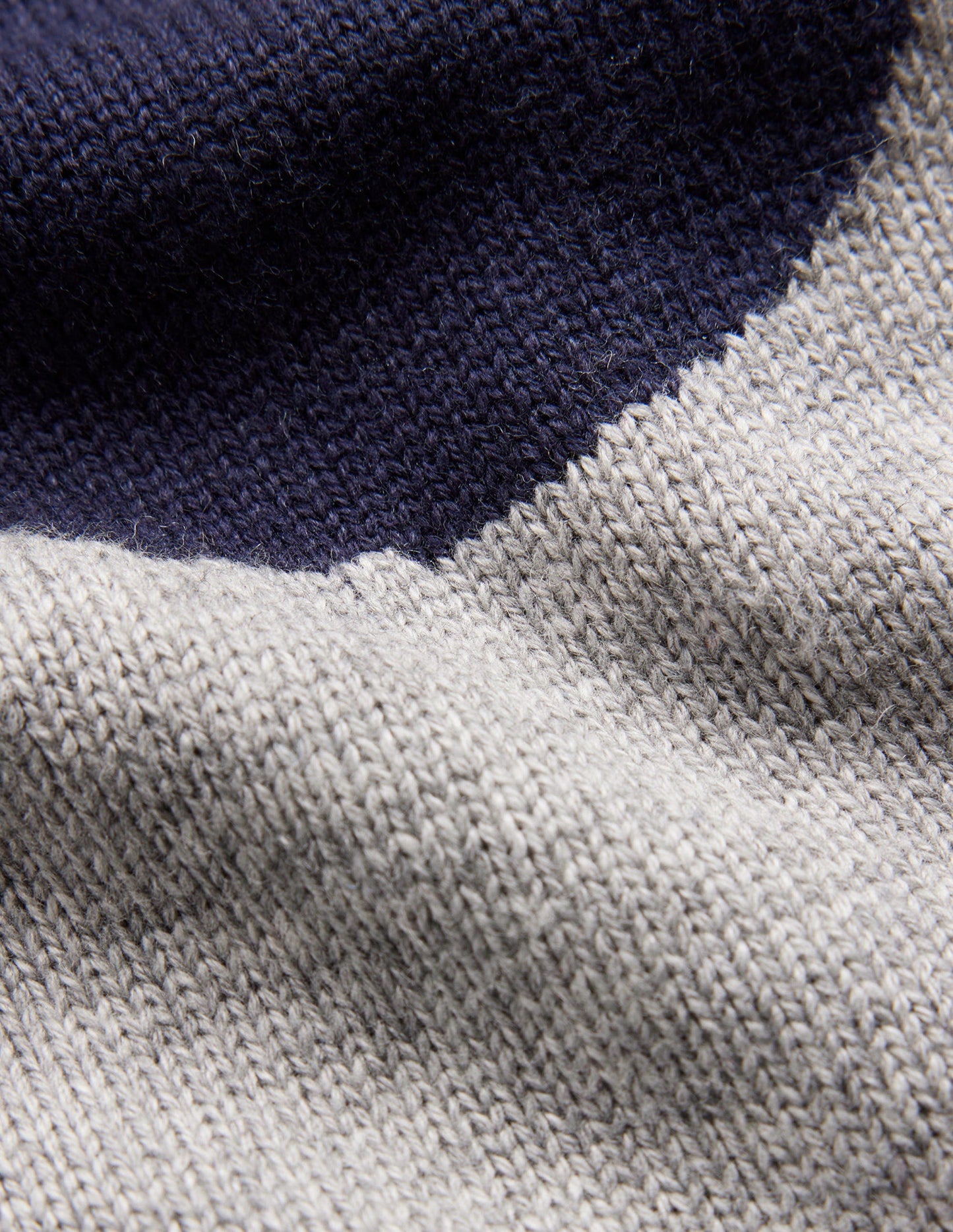 Pullover mit Intarsienpunkten-Grau Meliert, Marineblau Punkte