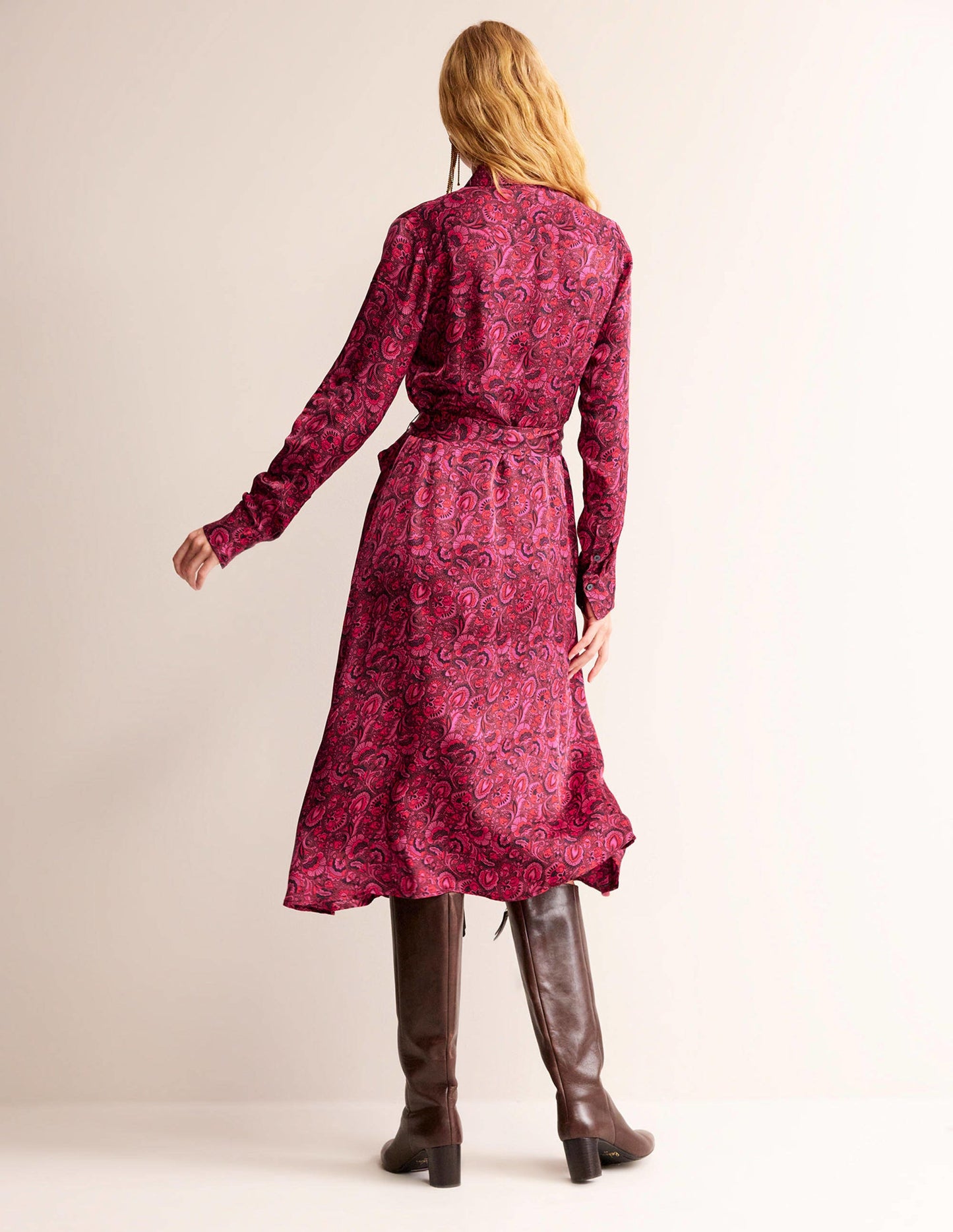 Kate Hemdblusenkleid aus Satin-Burgunderrot, Blumenladen