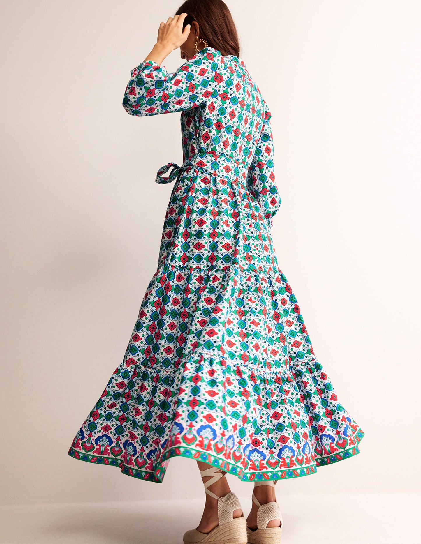 Alba Gestuftes Maxikleid aus Baumwolle-Bunt, Küsten-Kachel