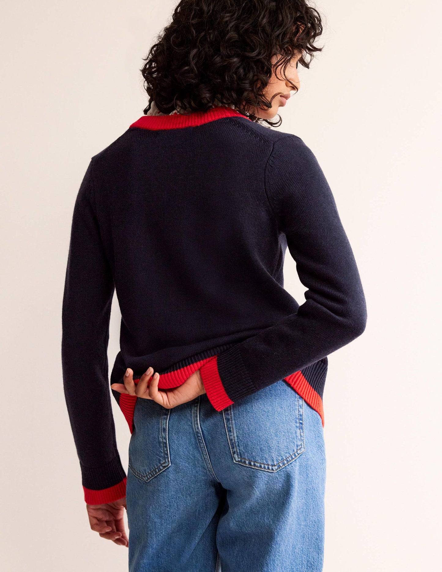 Alma Strickjacke mit Kontrastbesatz-Marineblau, Flame Scarlet