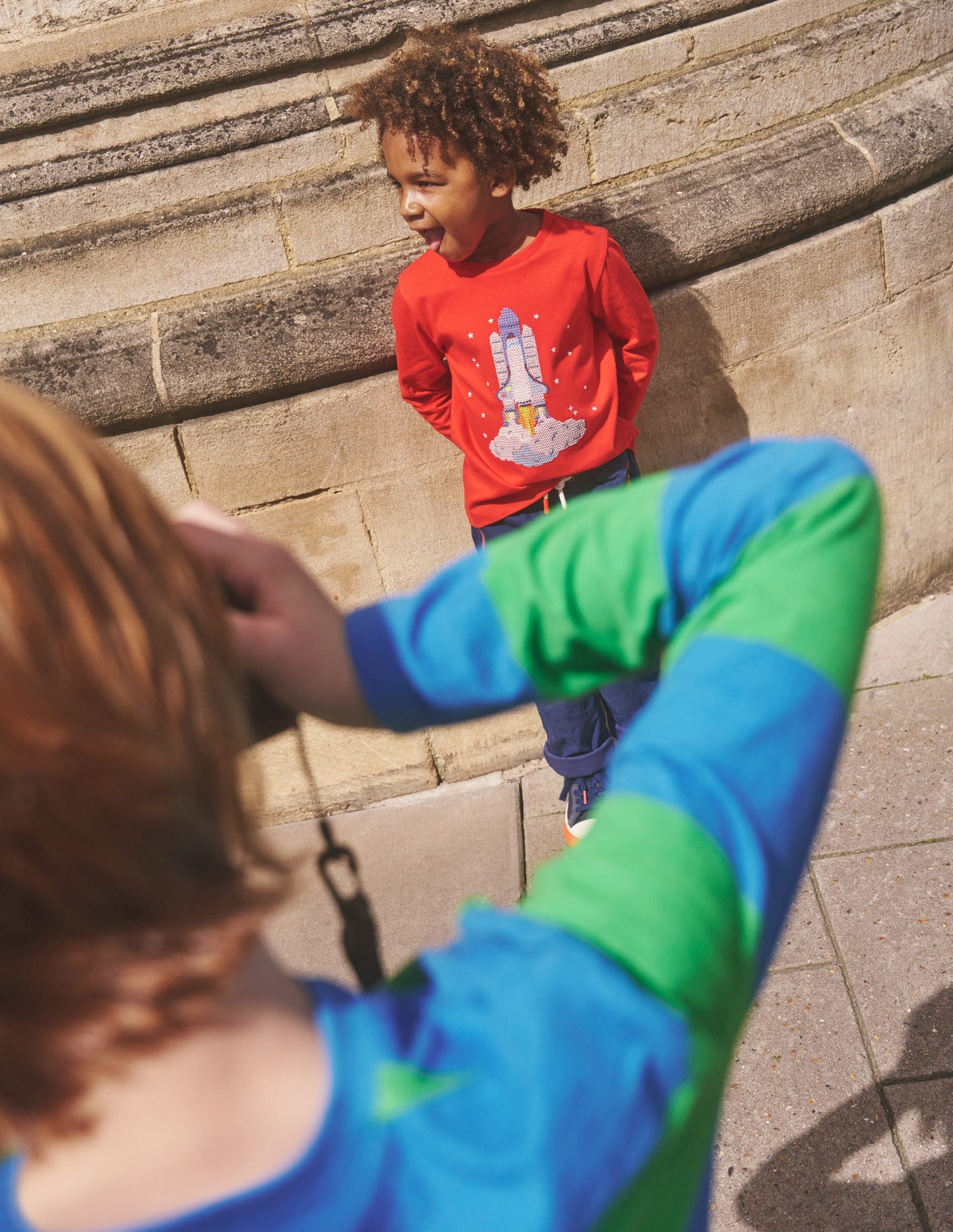Baumwoll-T-Shirt mit Kreuzstich-Mohnblumenrot Rakete